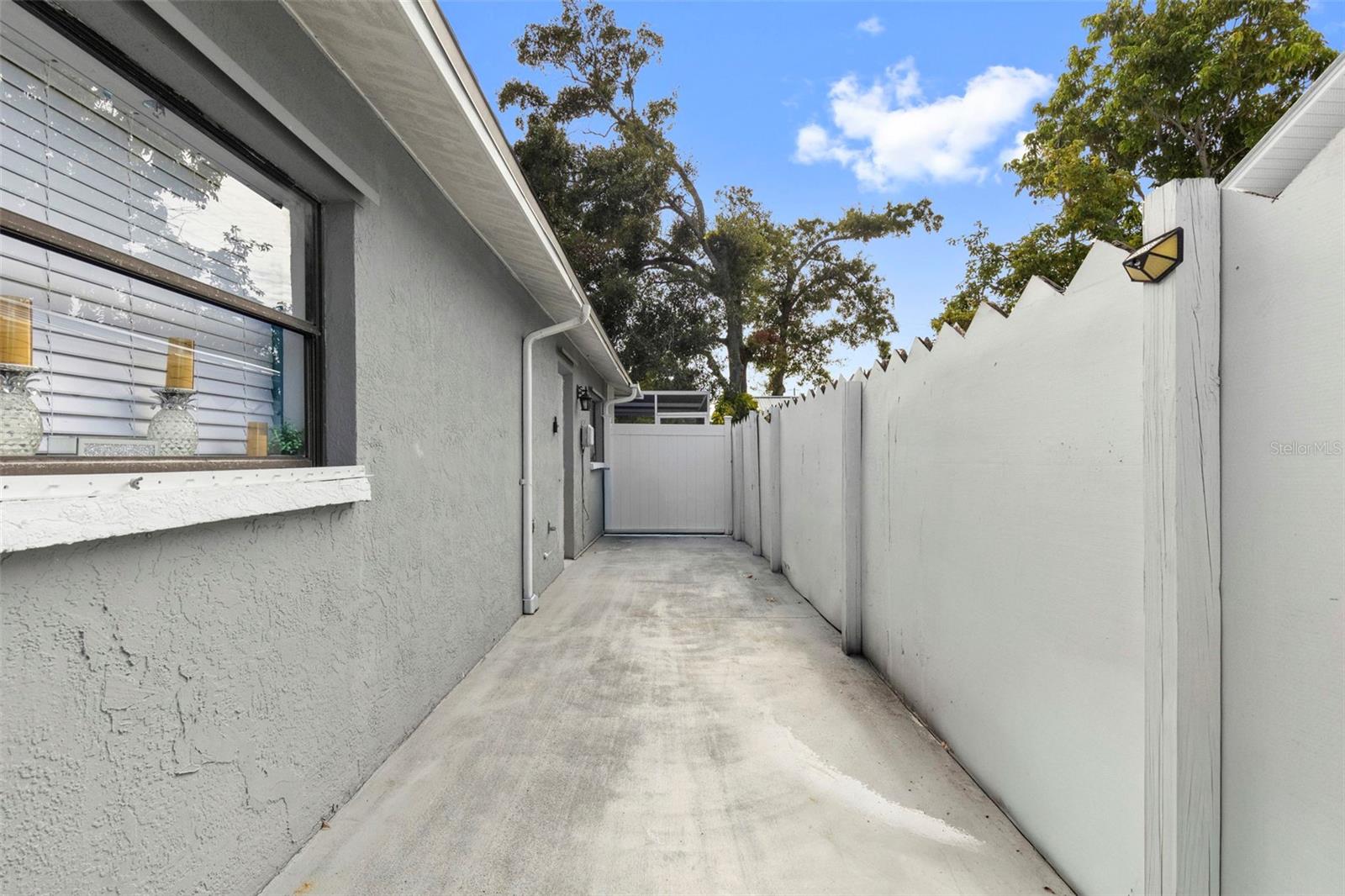6920 N CAMERON AVE — photo 30