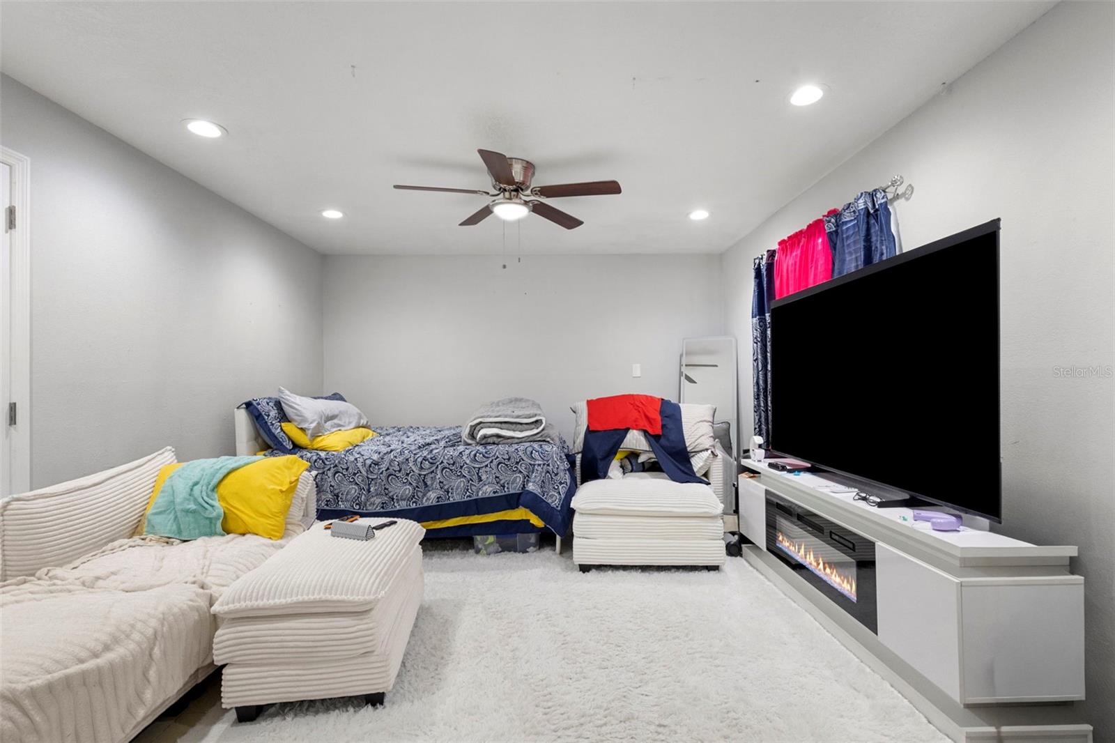 6920 N CAMERON AVE — photo 38