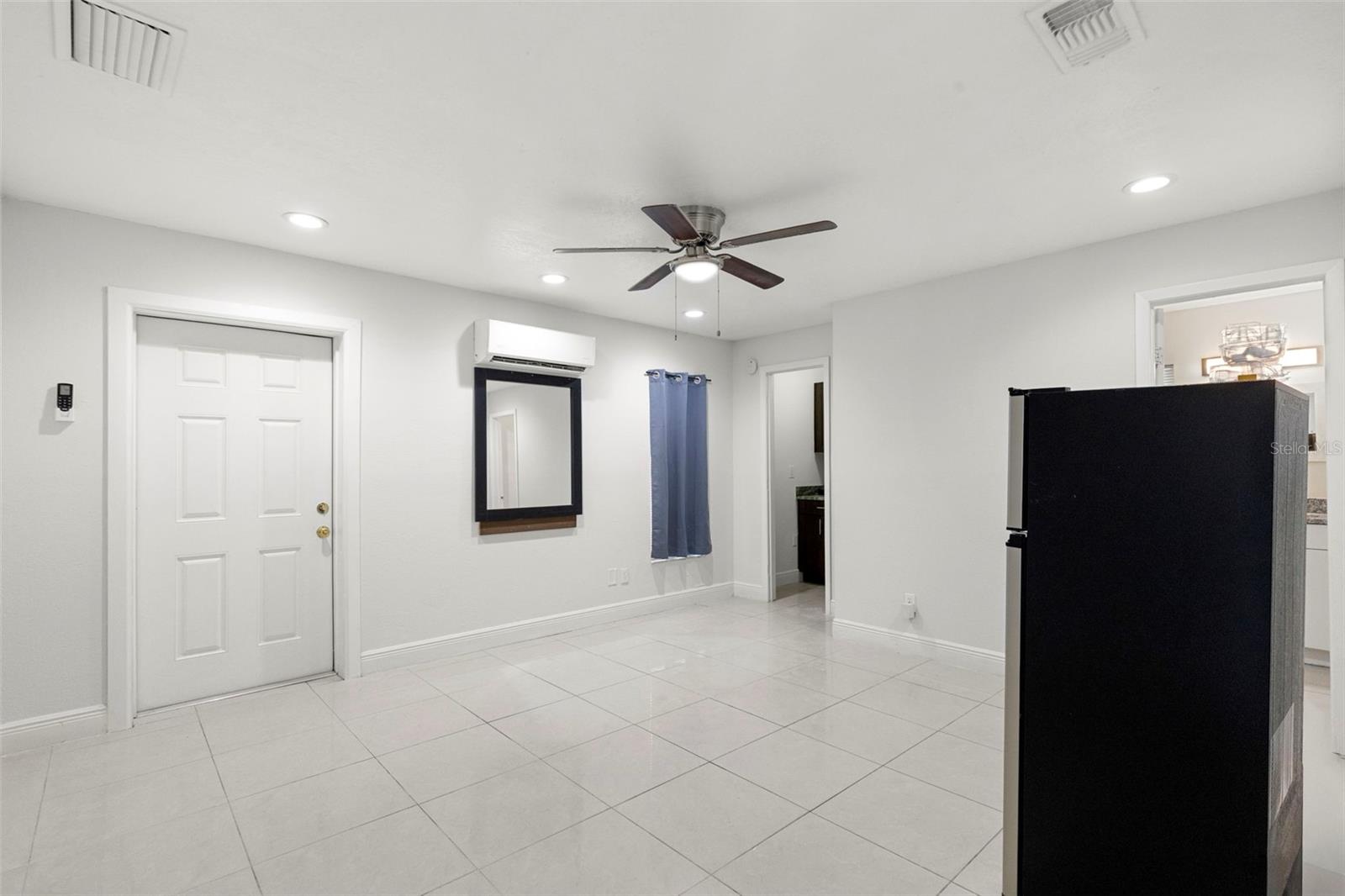 6920 N CAMERON AVE — photo 37