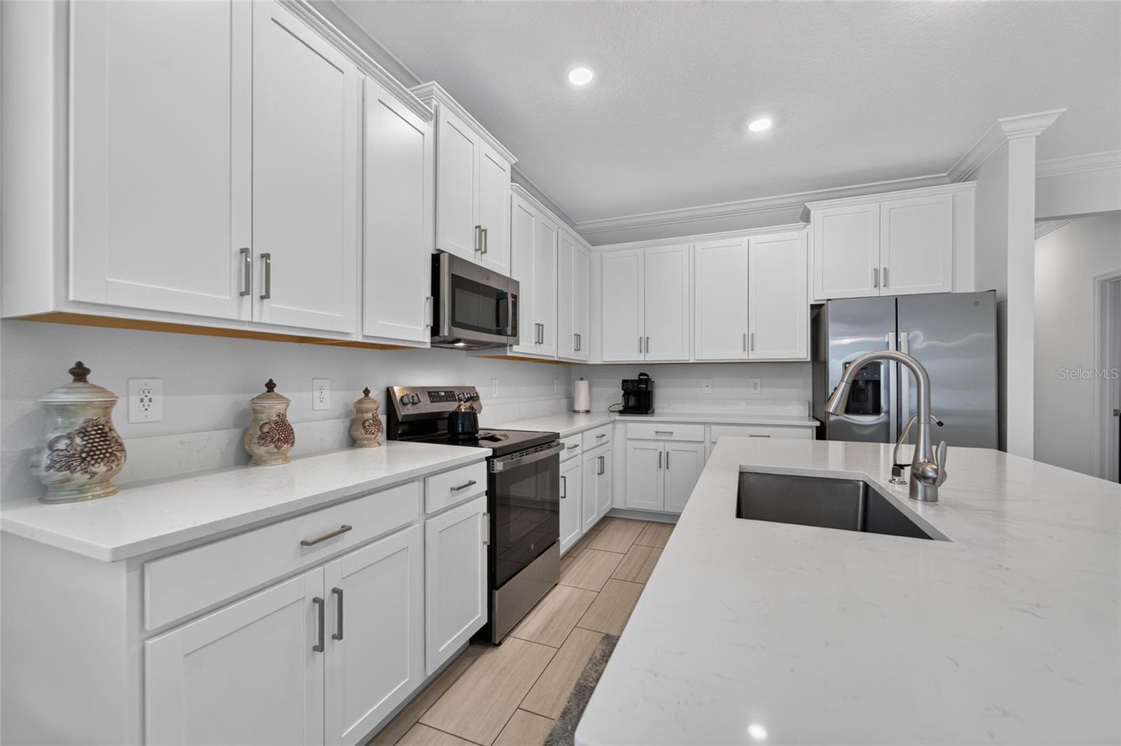 12569 LILY QUARTZ LOOP — photo 16