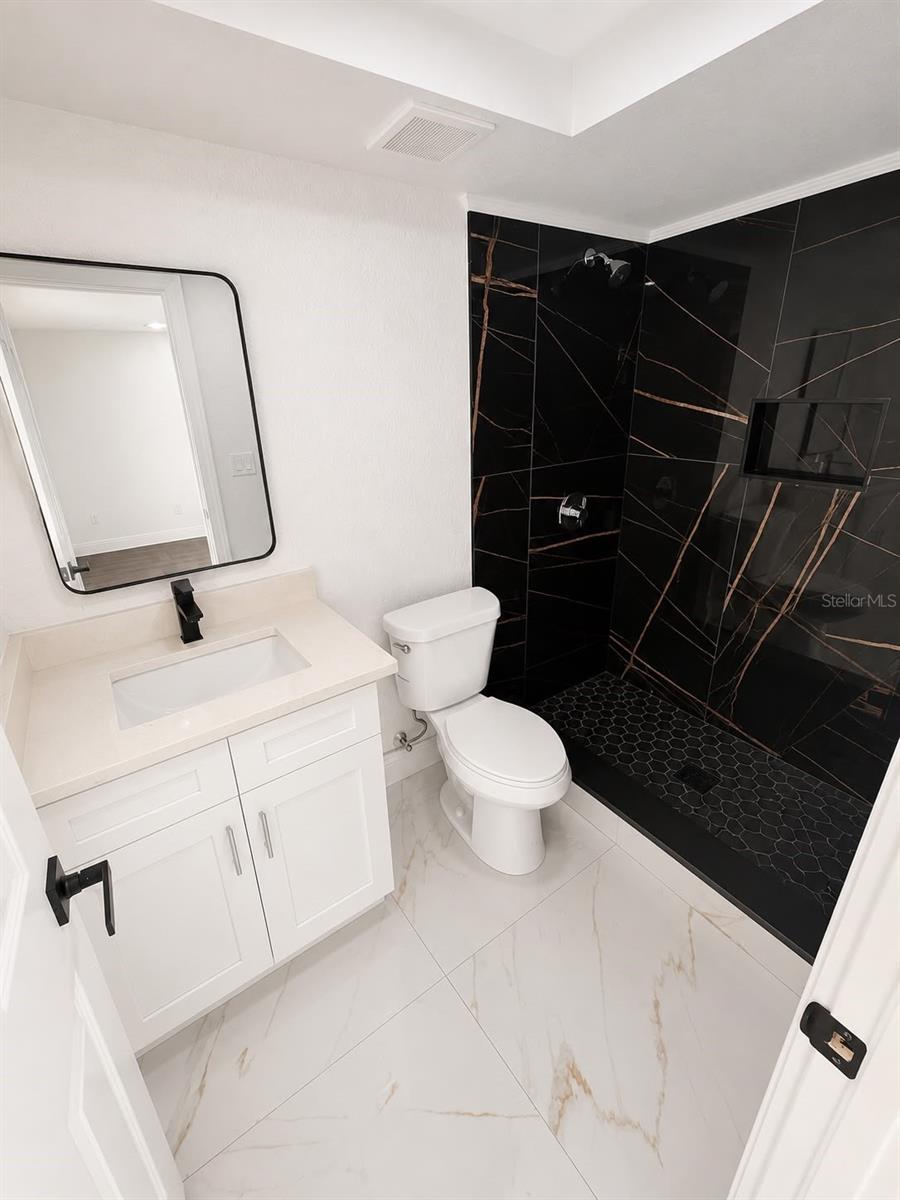 7035 PALISADE DR — photo 9