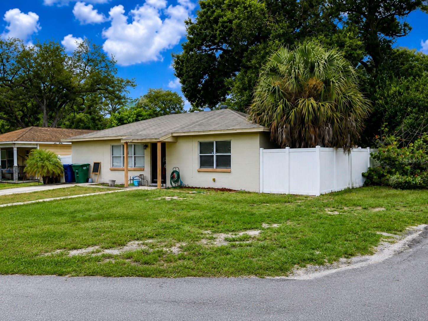 712 N CASTLE CT — photo 4