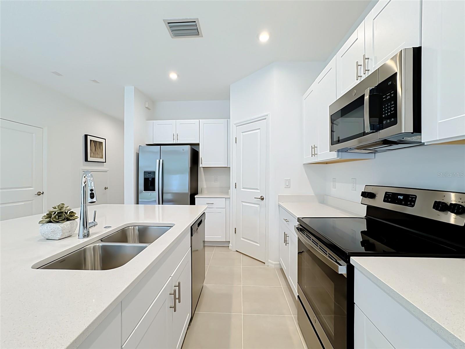 8429 LUNAR SKYE ST — photo 12