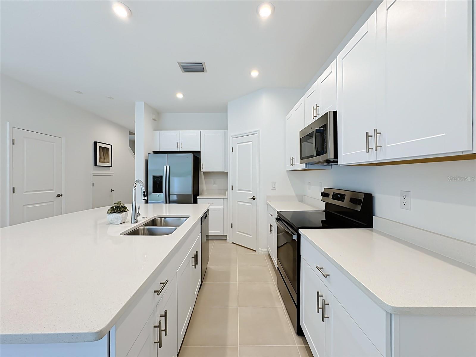 8429 LUNAR SKYE ST — photo 9