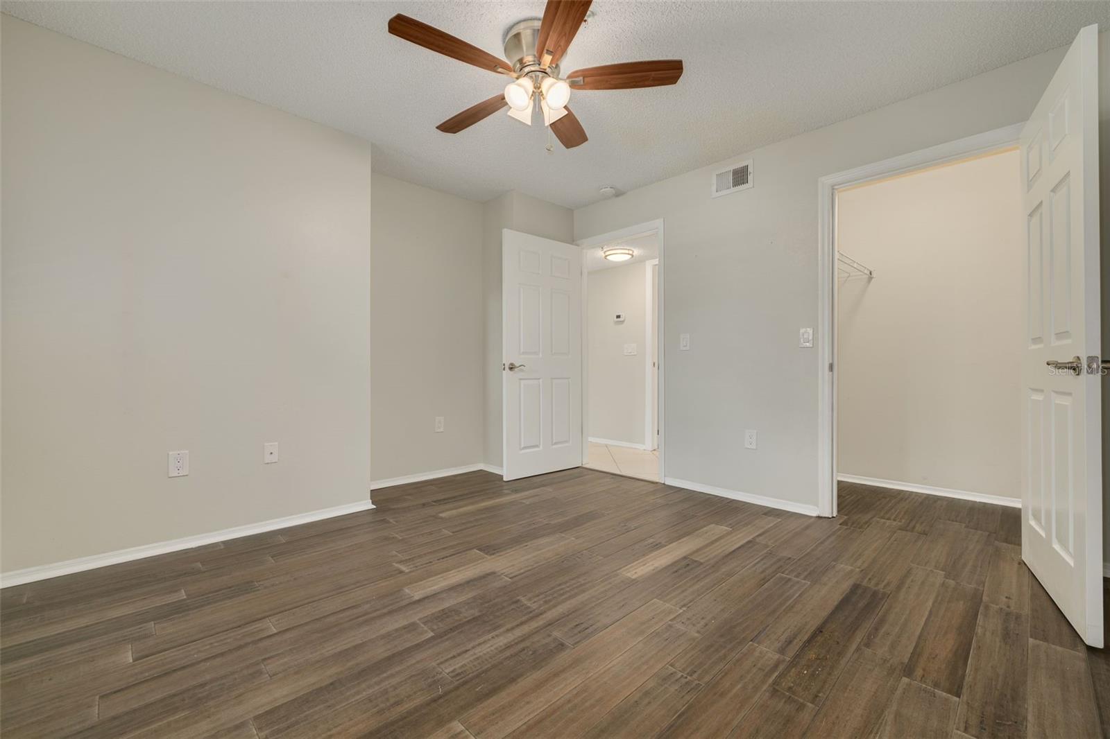 2400 FEATHER SOUND DR #914 — photo 29