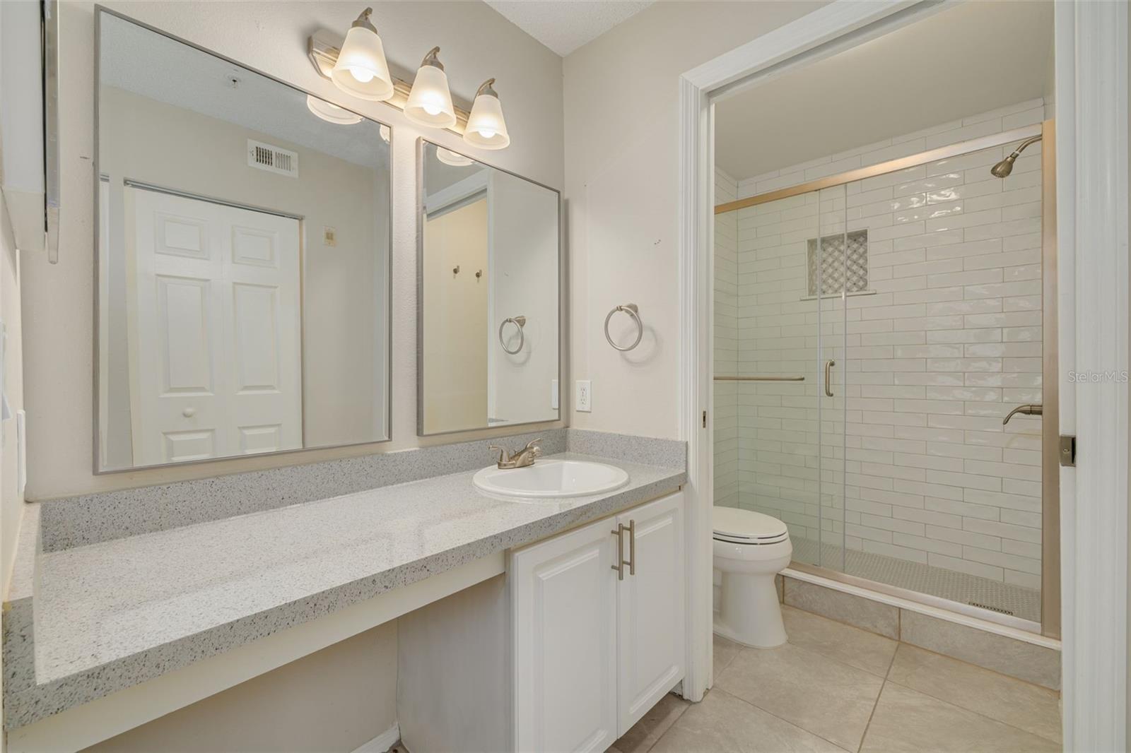 2400 FEATHER SOUND DR #914 — photo 26