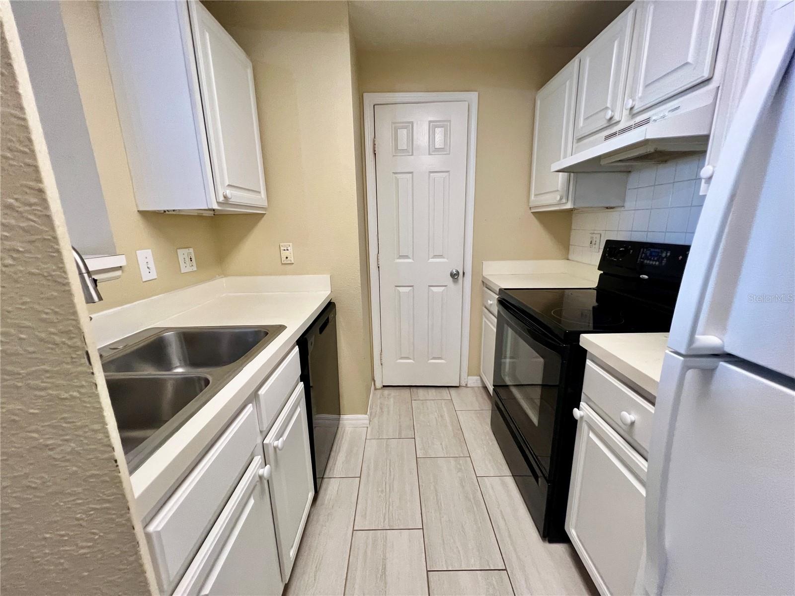 501 KNIGHTS RUN AVE #1330 — photo 3
