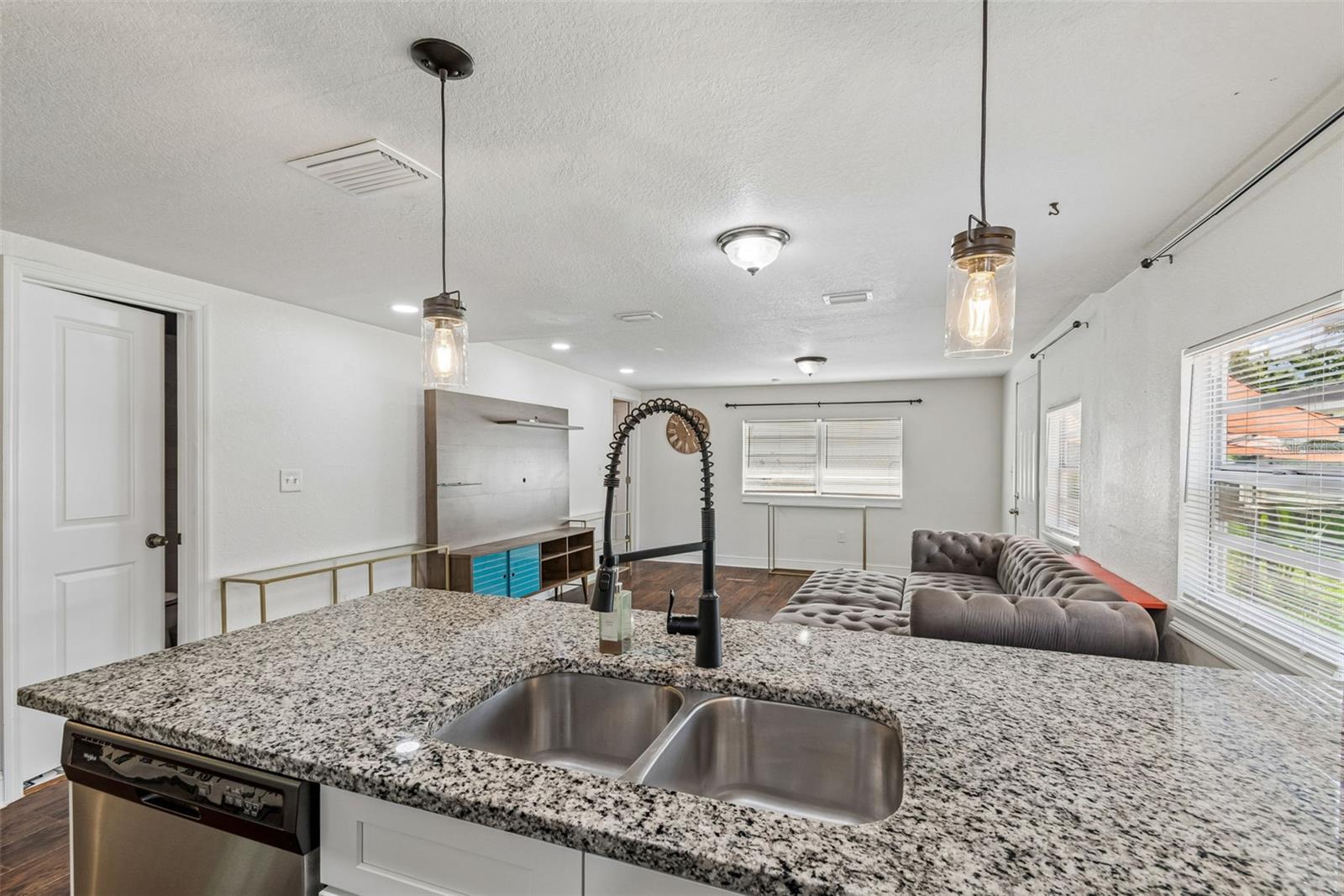 1202 E ANNIE ST — photo 12