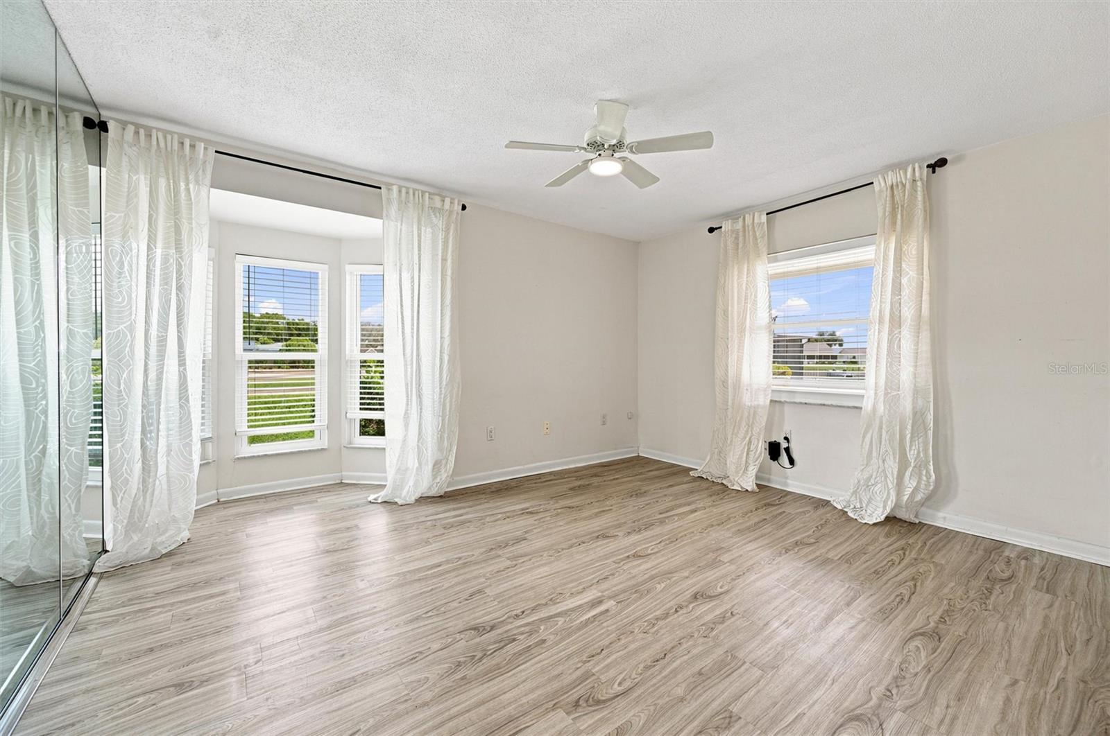 1811 MILFORD CIR — photo 36