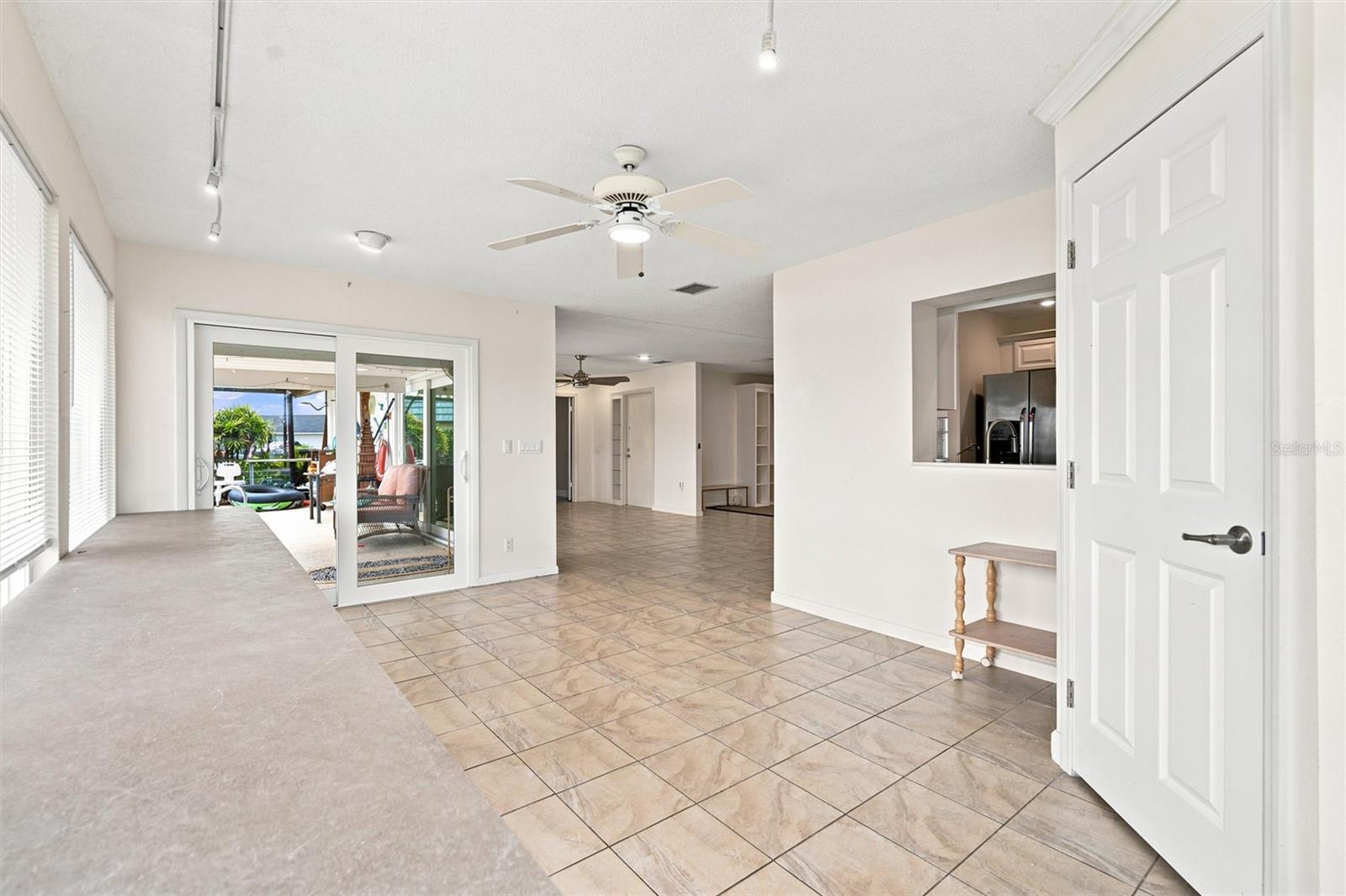 1811 MILFORD CIR — photo 14