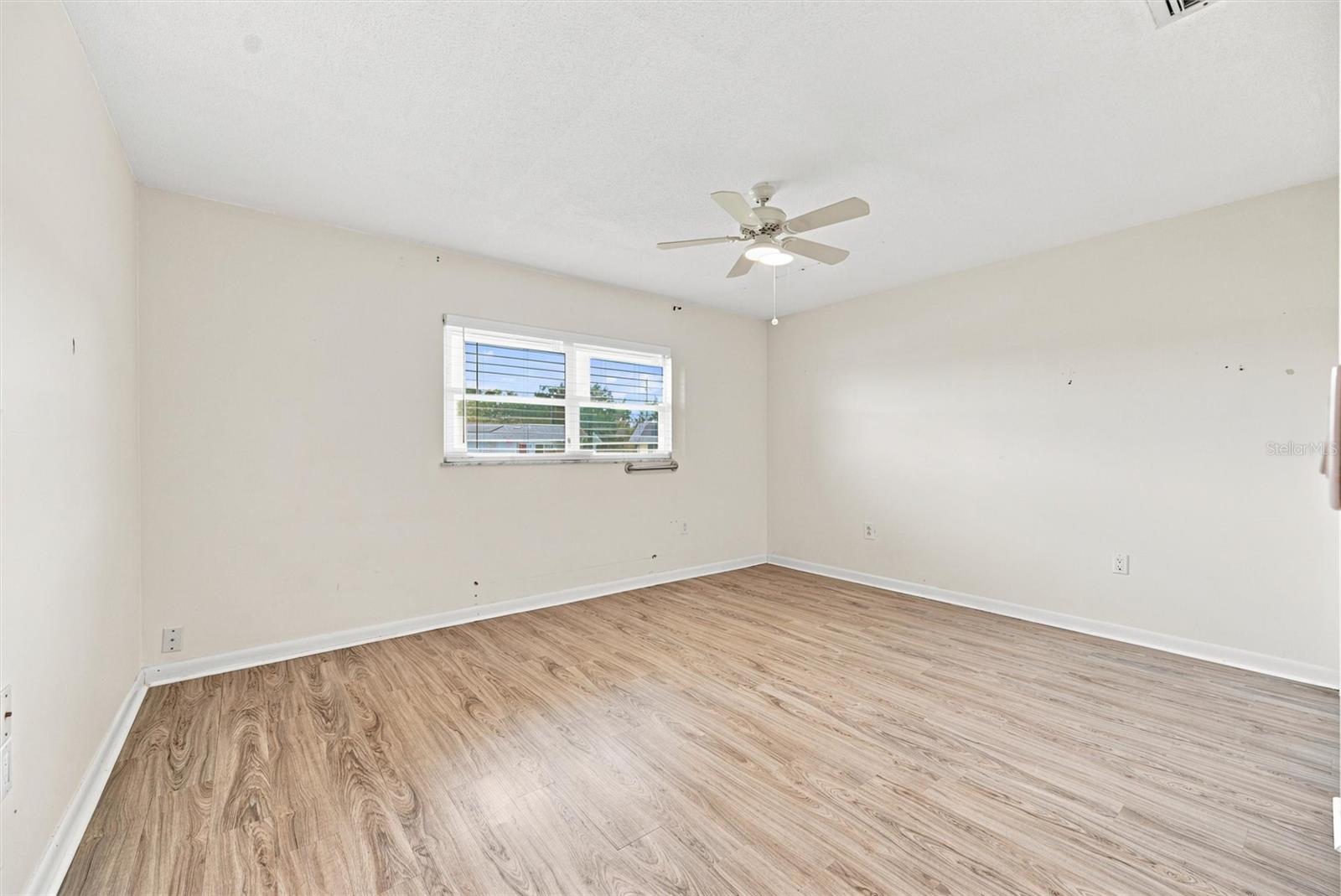 1811 MILFORD CIR — photo 31