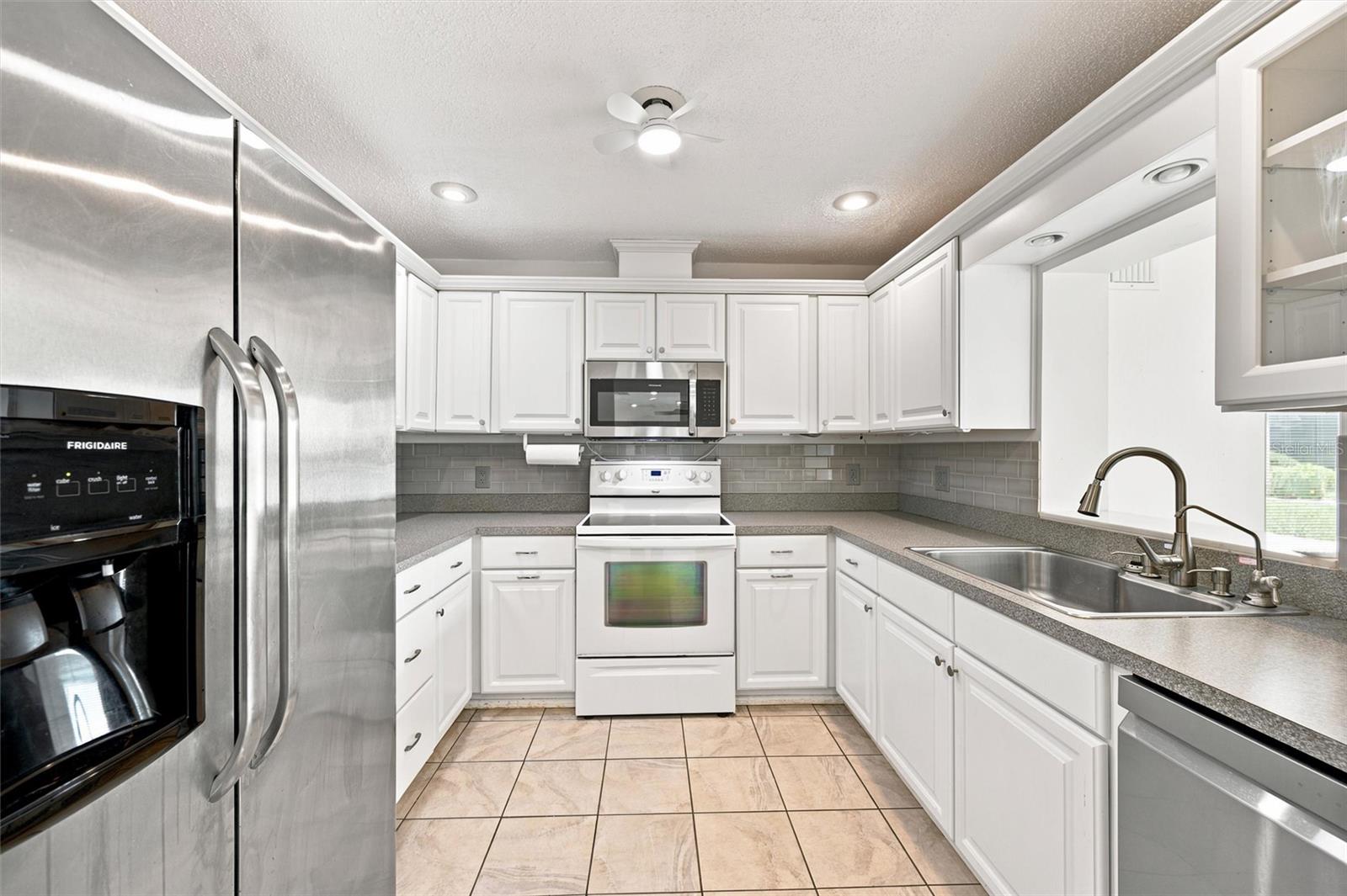 1811 MILFORD CIR — photo 23