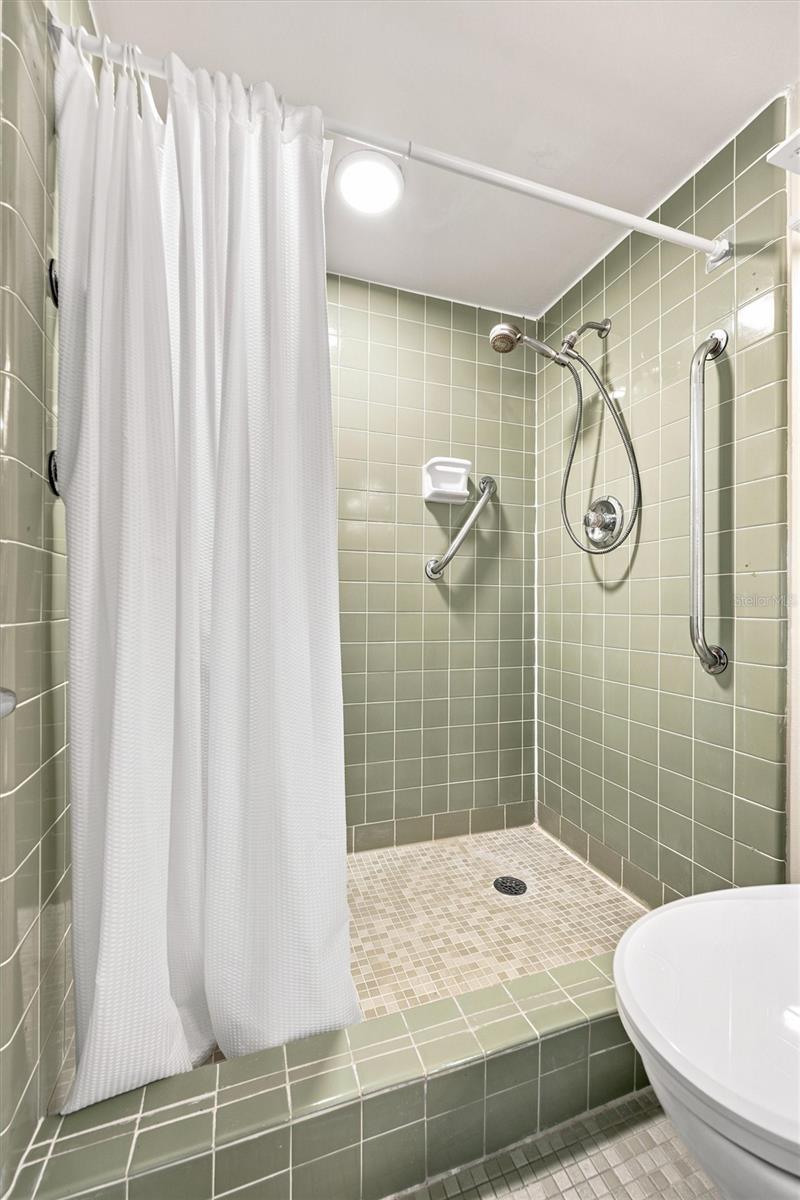1811 MILFORD CIR — photo 35