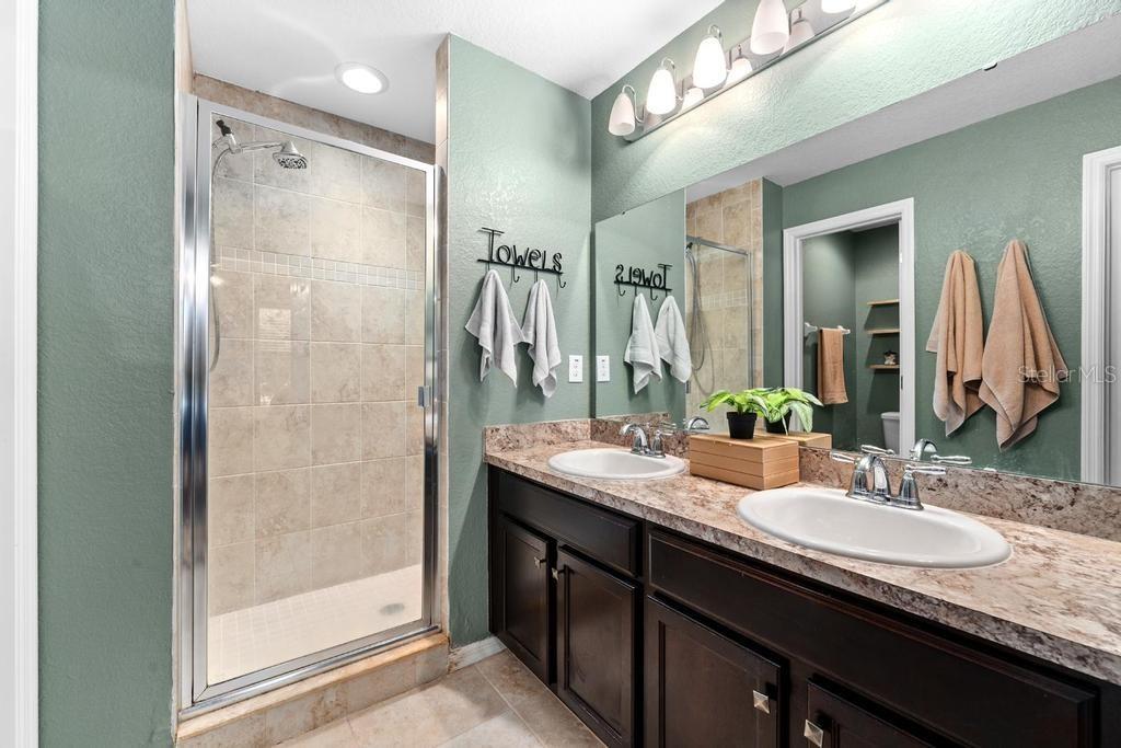 10427 RIVERCREST DR — photo 17