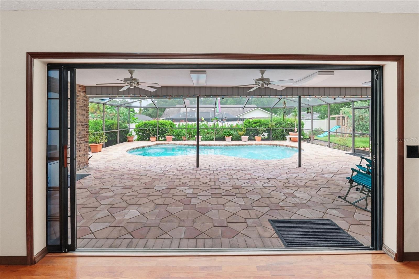 411 SUMMIT CHASE DR — photo 37