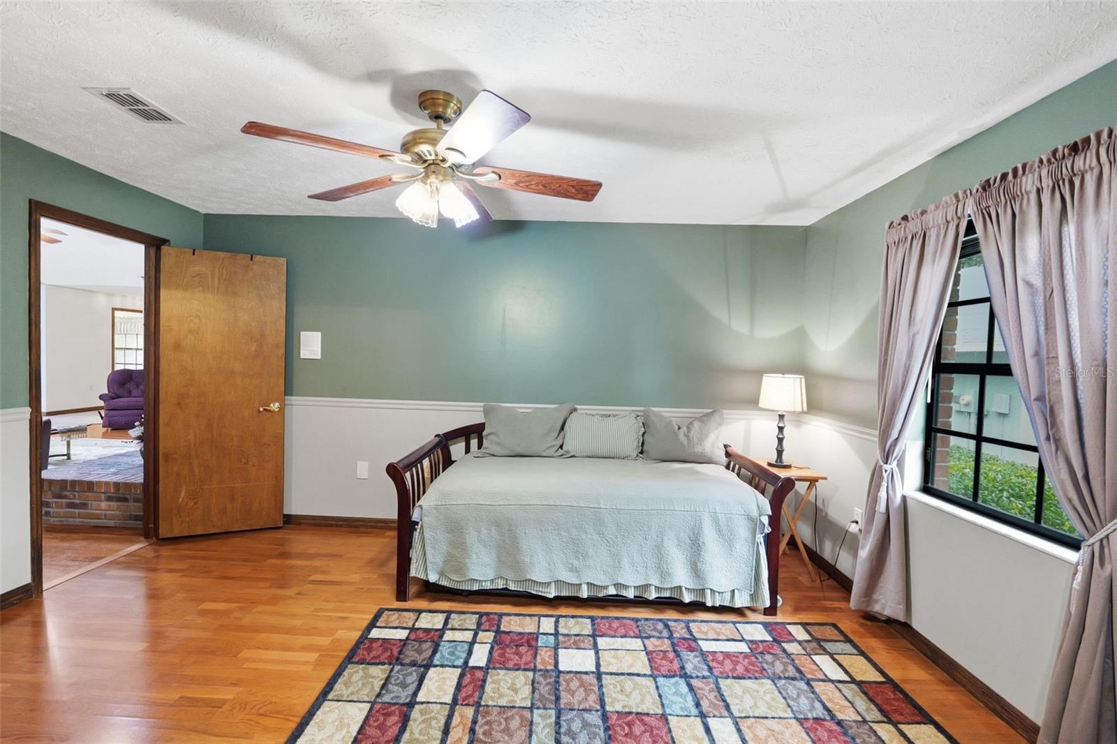 411 SUMMIT CHASE DR — photo 31