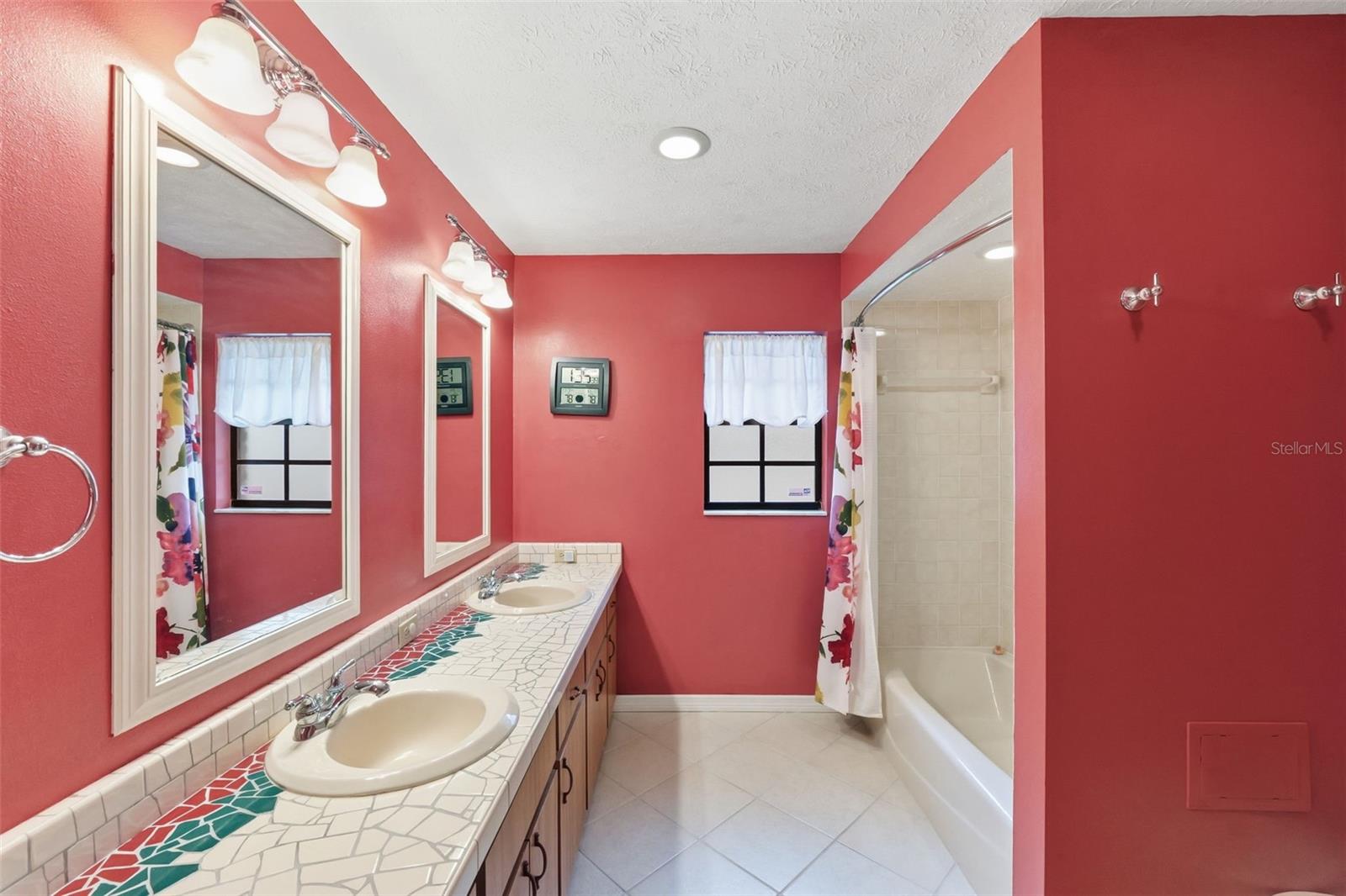 411 SUMMIT CHASE DR — photo 29