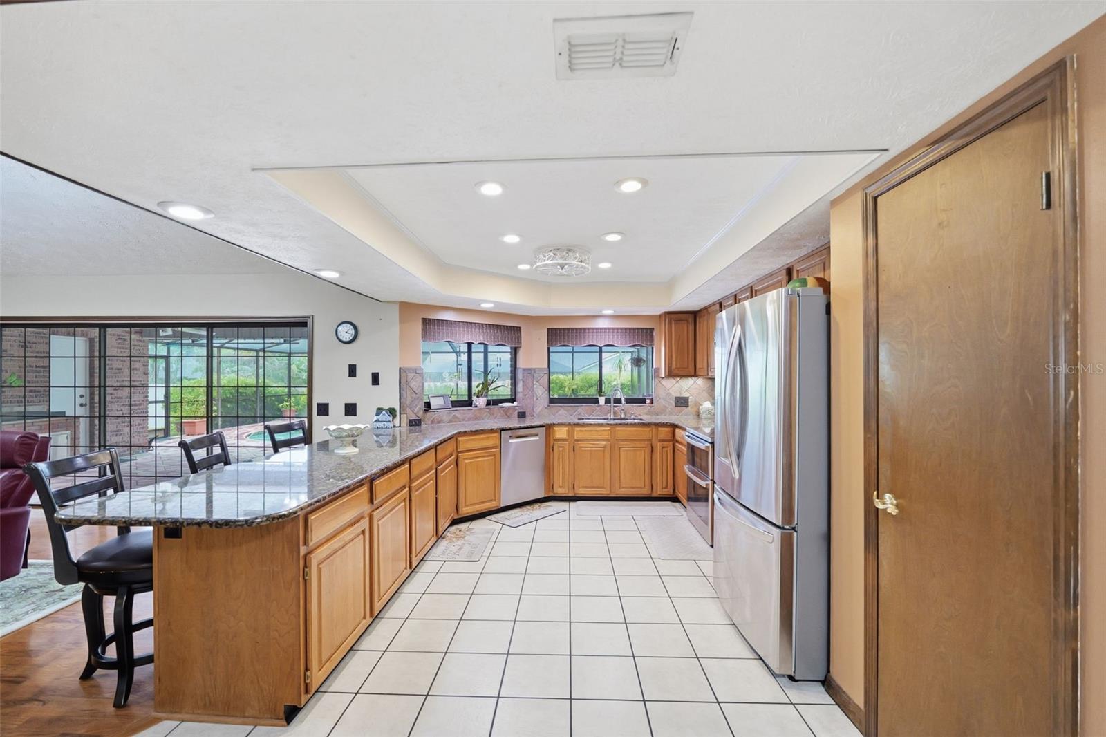 411 SUMMIT CHASE DR — photo 16