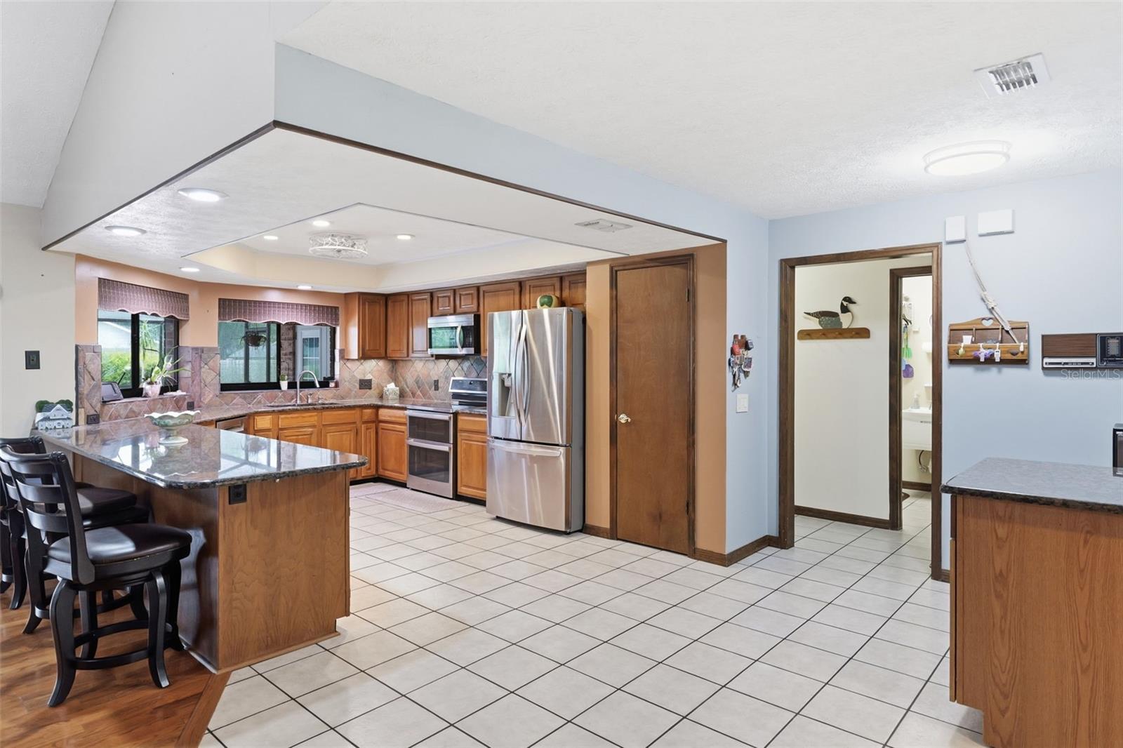 411 SUMMIT CHASE DR — photo 15