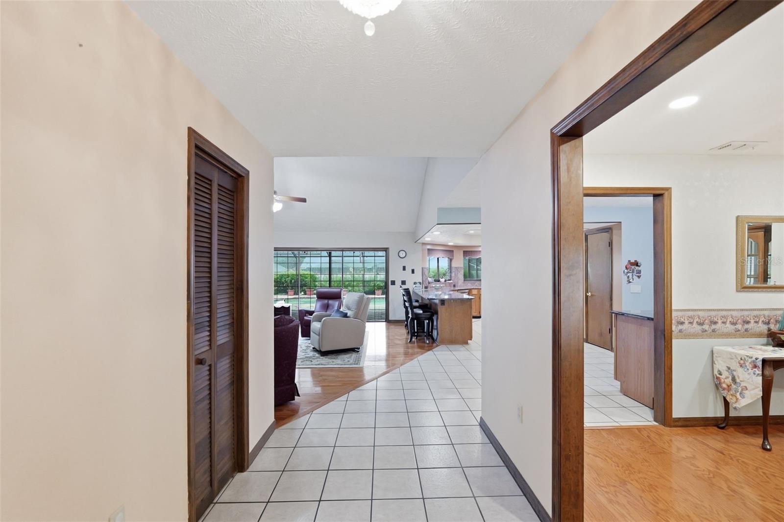 411 SUMMIT CHASE DR — photo 7