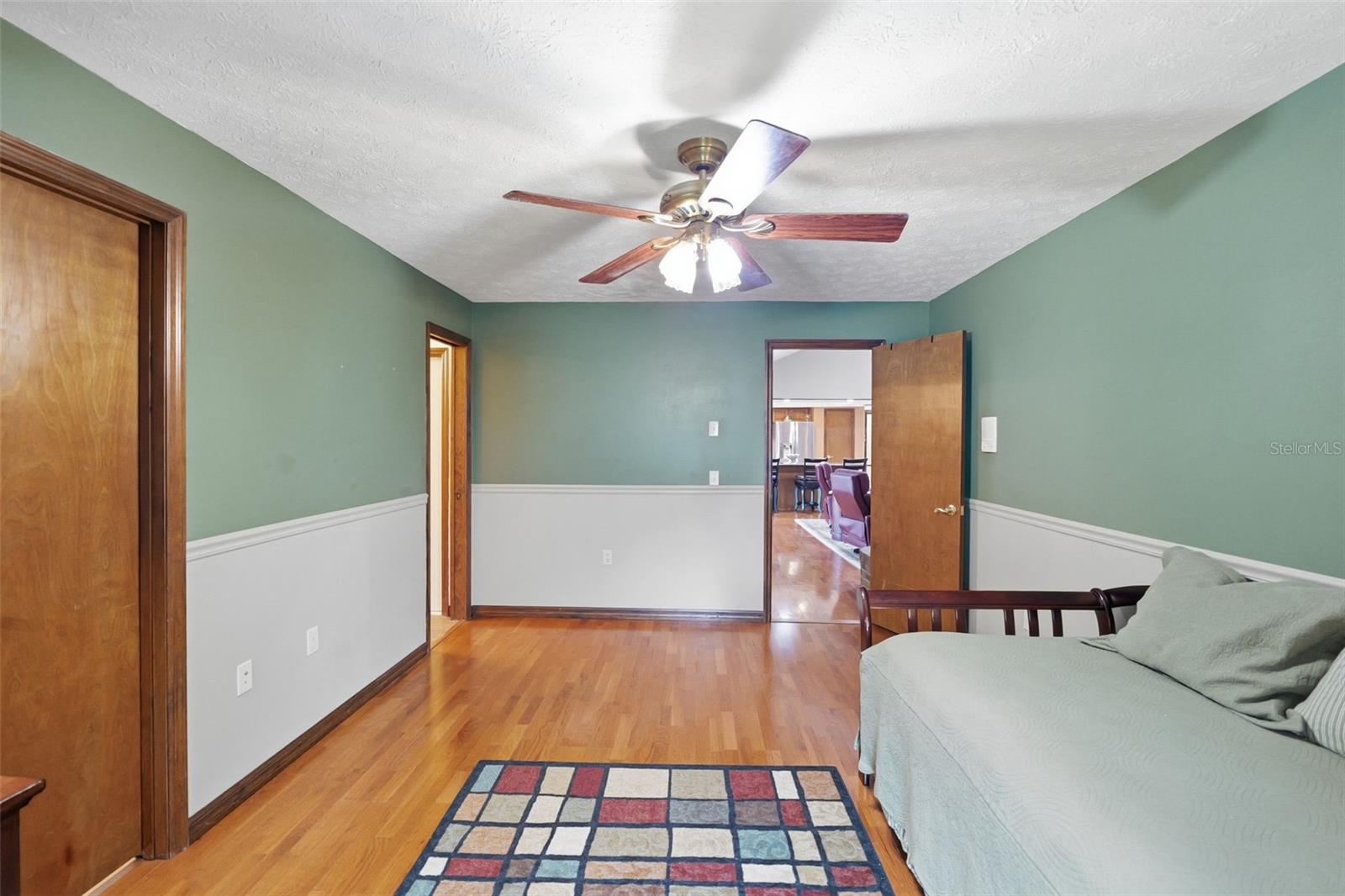 411 SUMMIT CHASE DR — photo 32