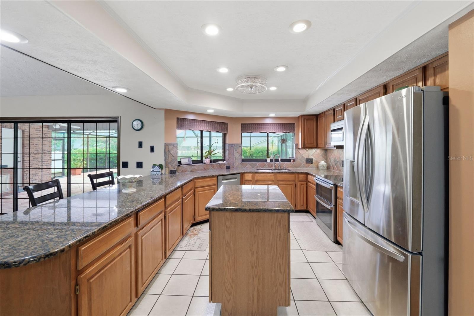 411 SUMMIT CHASE DR — photo 18