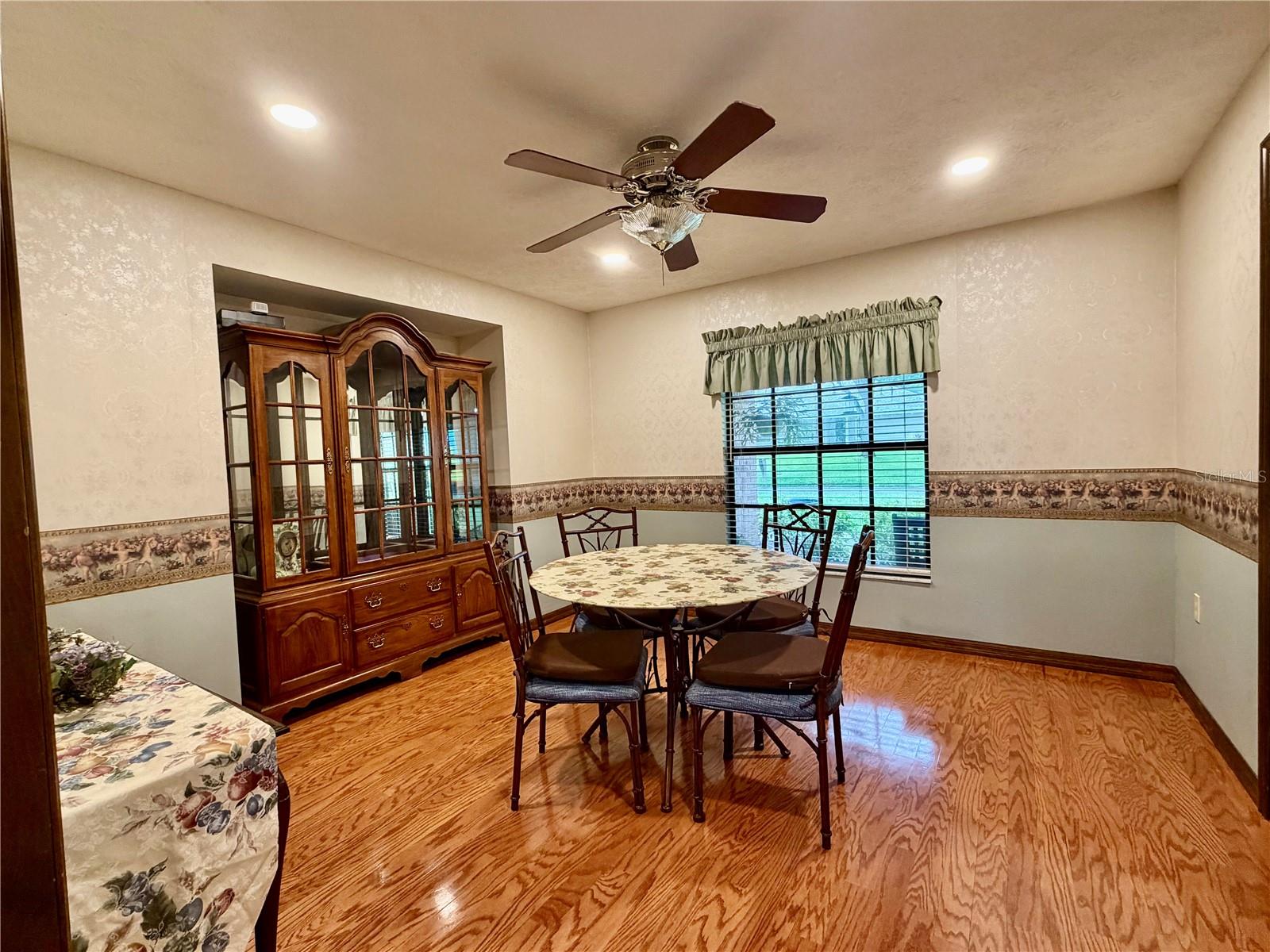 411 SUMMIT CHASE DR — photo 9