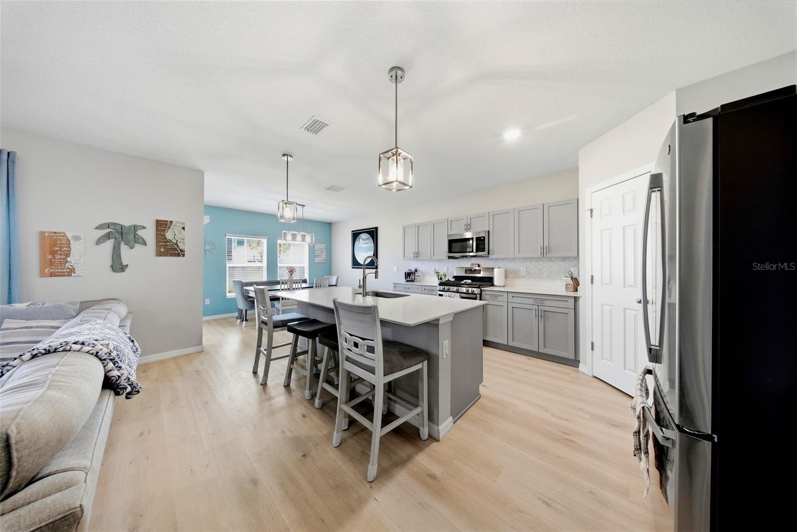 12953 CAMARILLO PL — photo 10