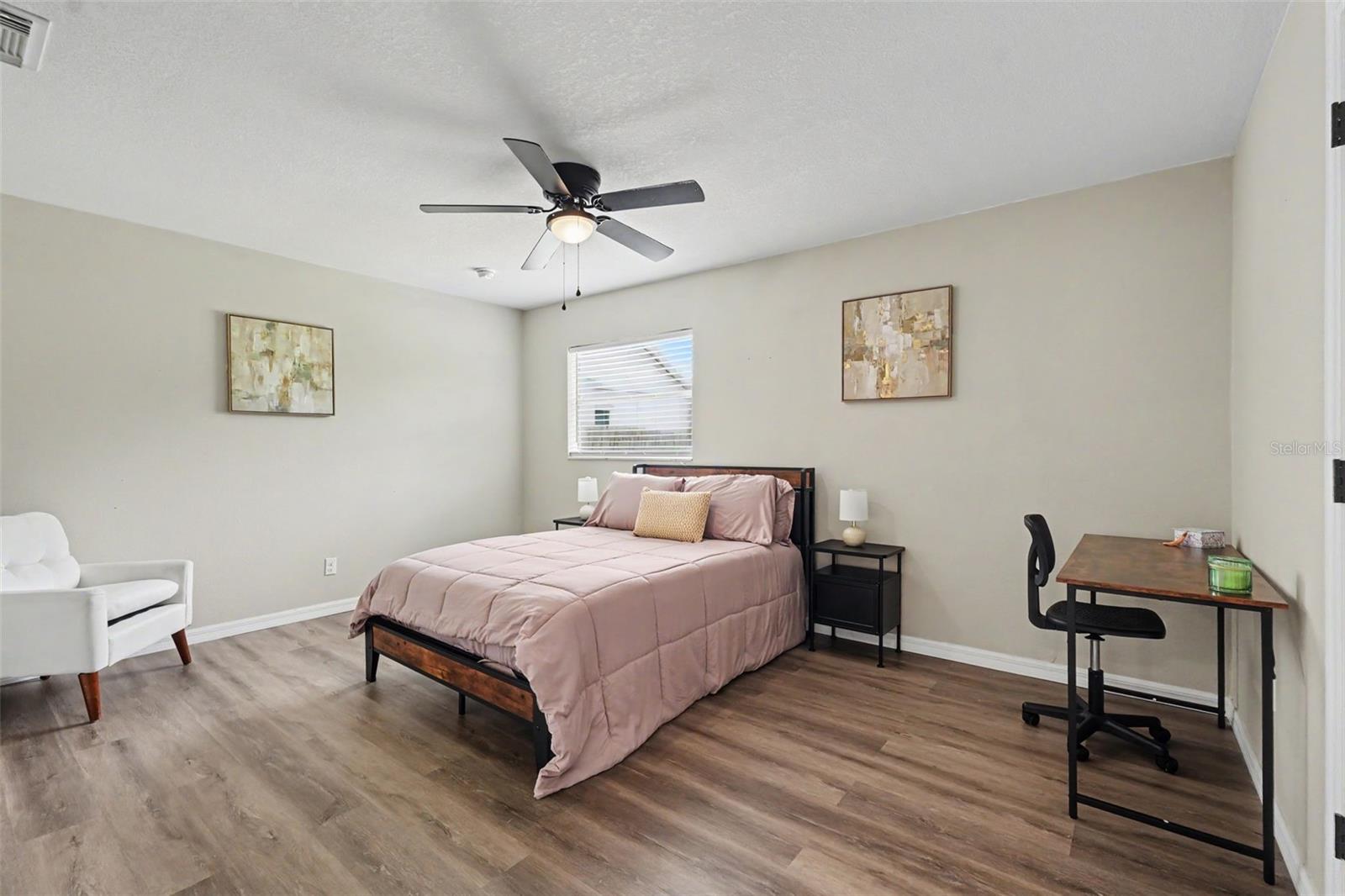 102 SHORE DR E — photo 20