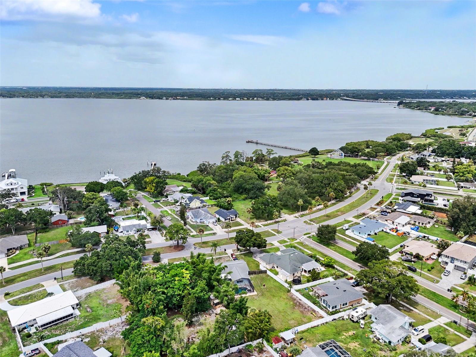 102 SHORE DR E — photo 29