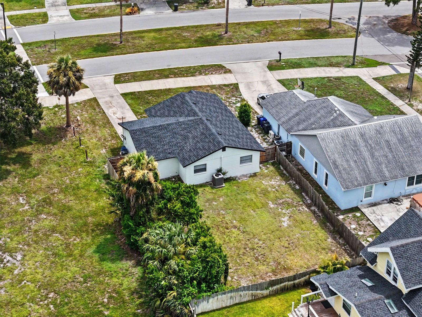 102 SHORE DR E — photo 28