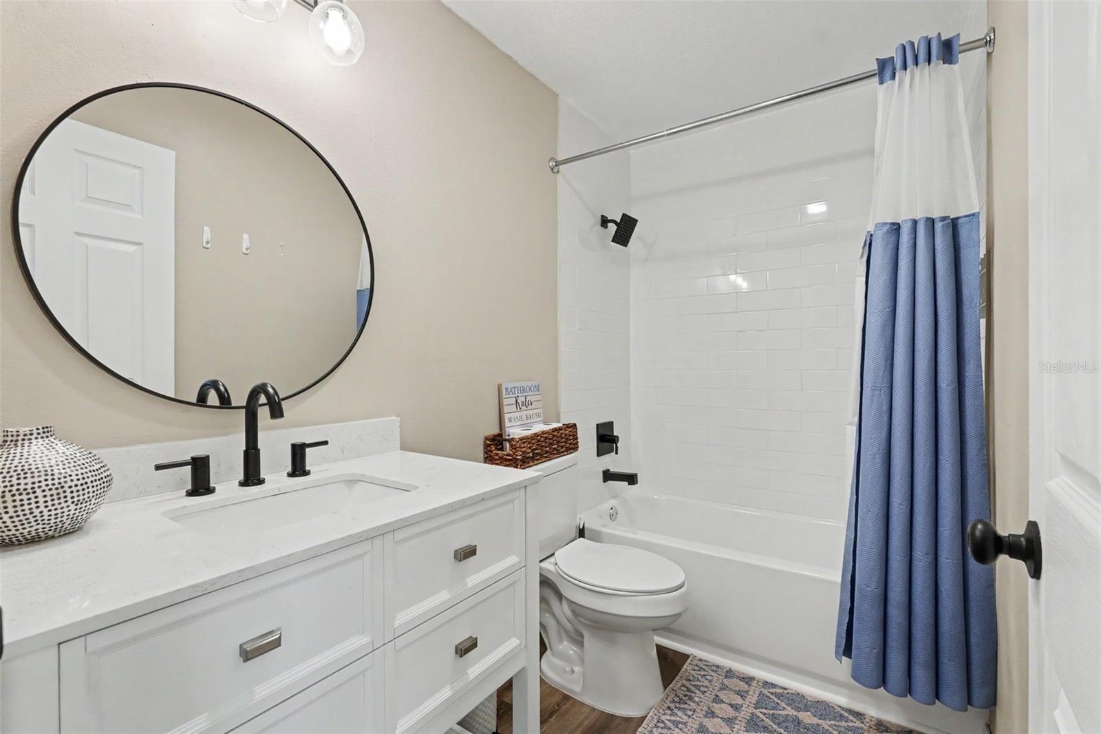 102 SHORE DR E — photo 15