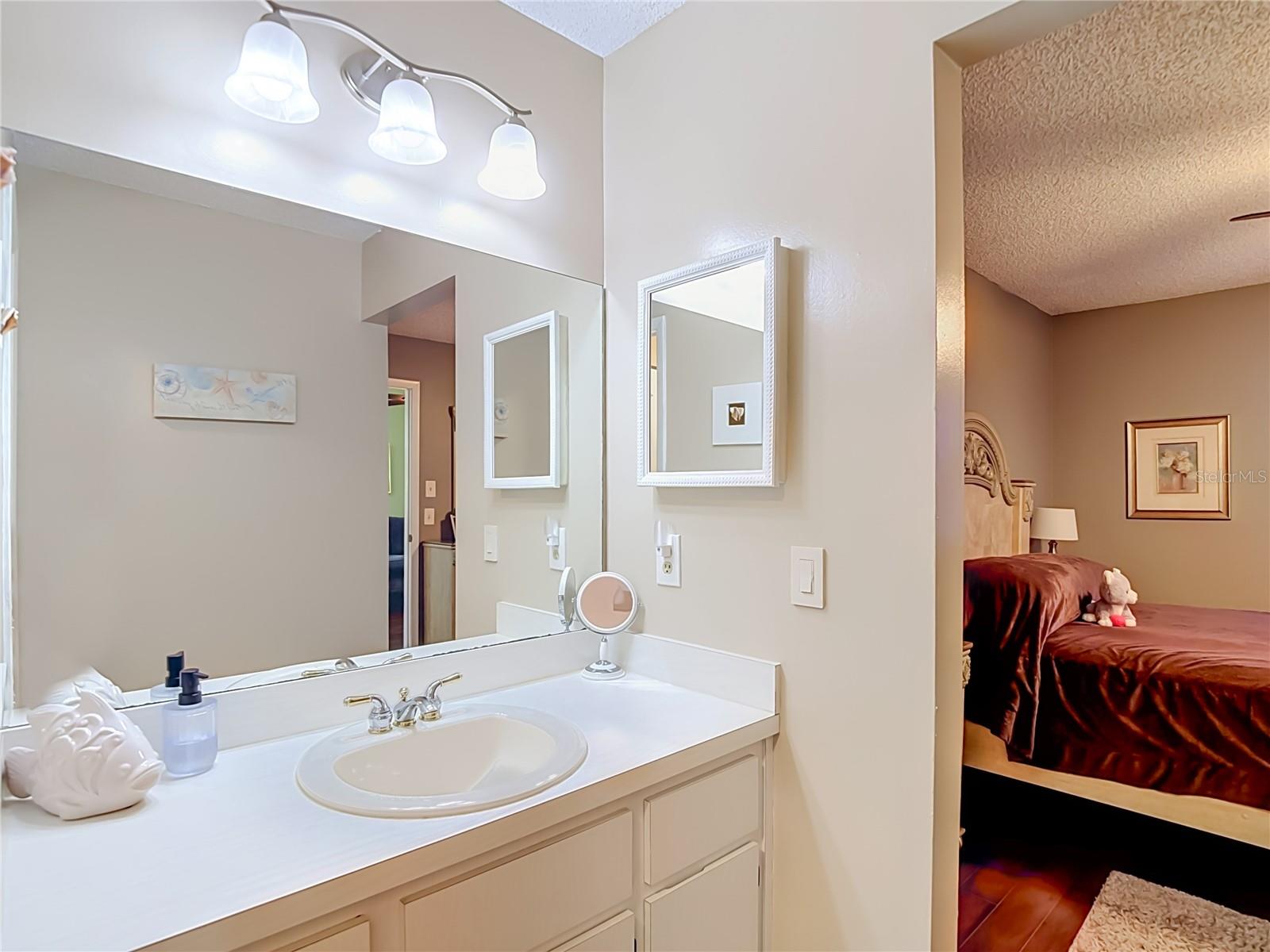 13130 GREENVIEW CT — photo 30