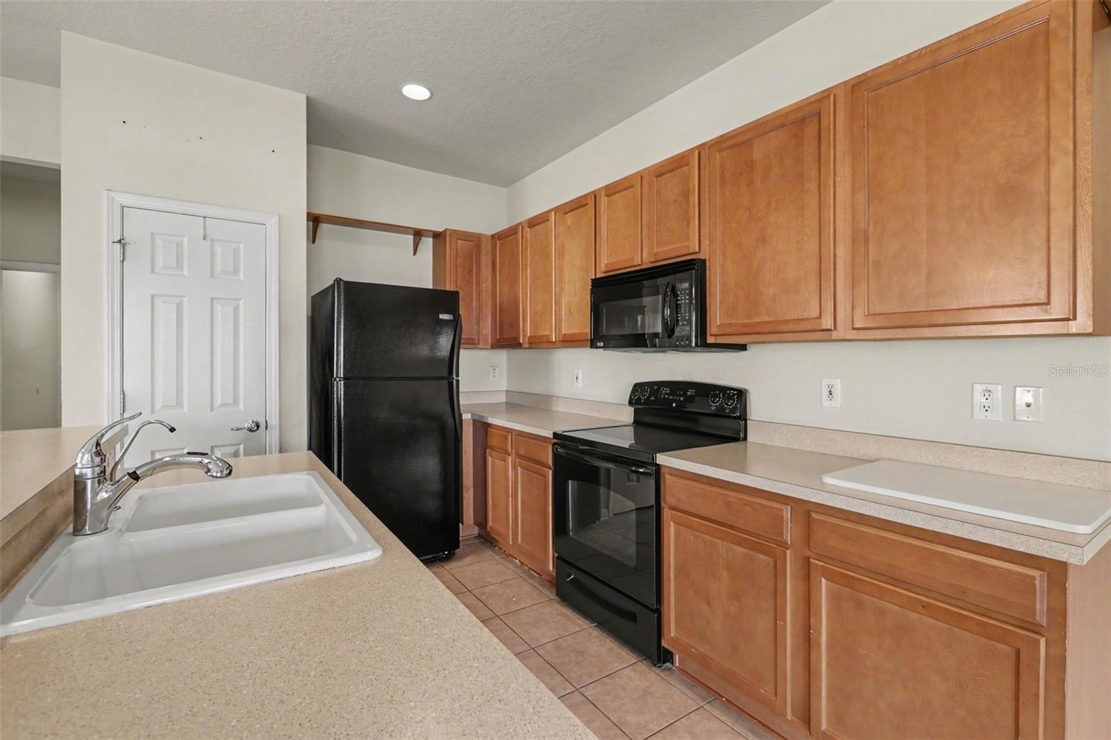 13703 CREST LAKE DR — photo 8