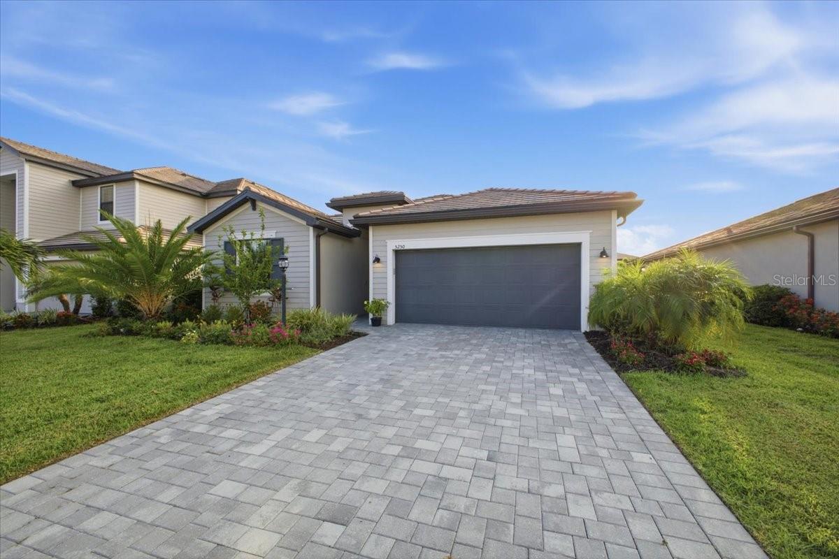 5250 CORAL REEF WAY — photo 2