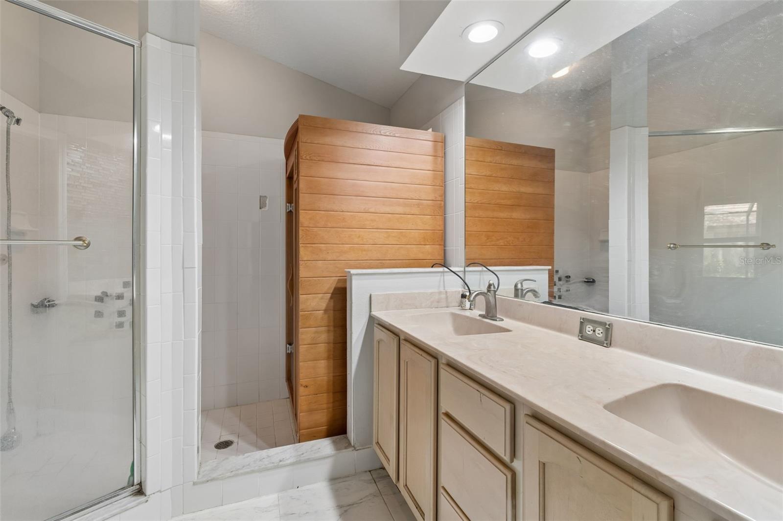 4643 DUNNIE DR — photo 32