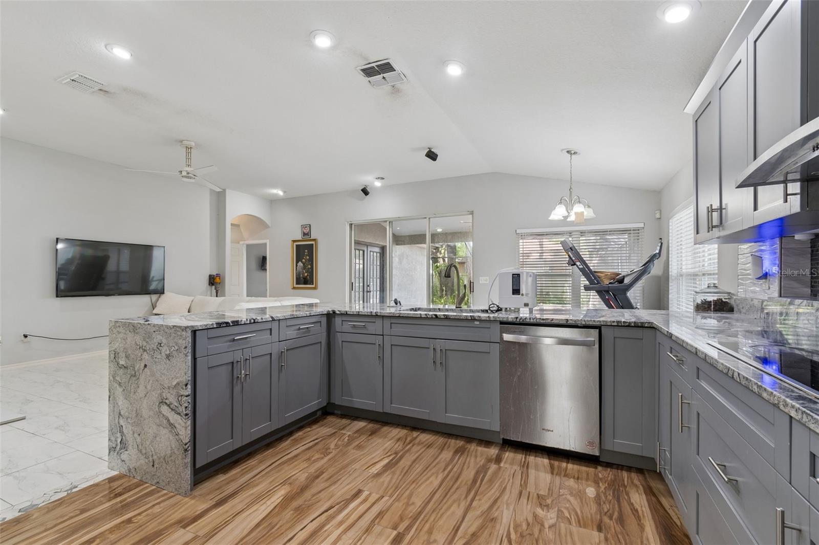 4643 DUNNIE DR — photo 12