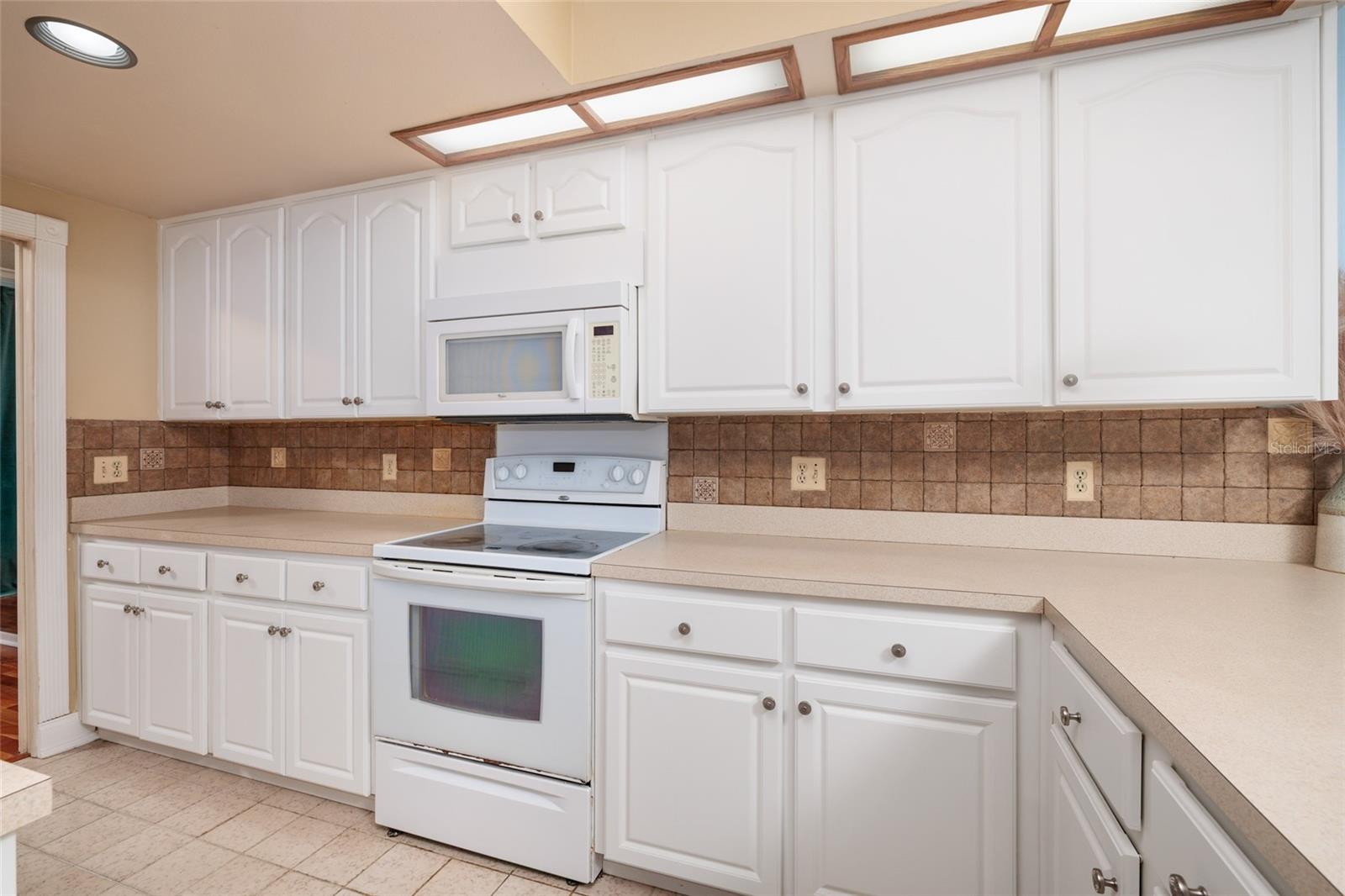 1750 LAKE CYPRESS DR #1002 — photo 18