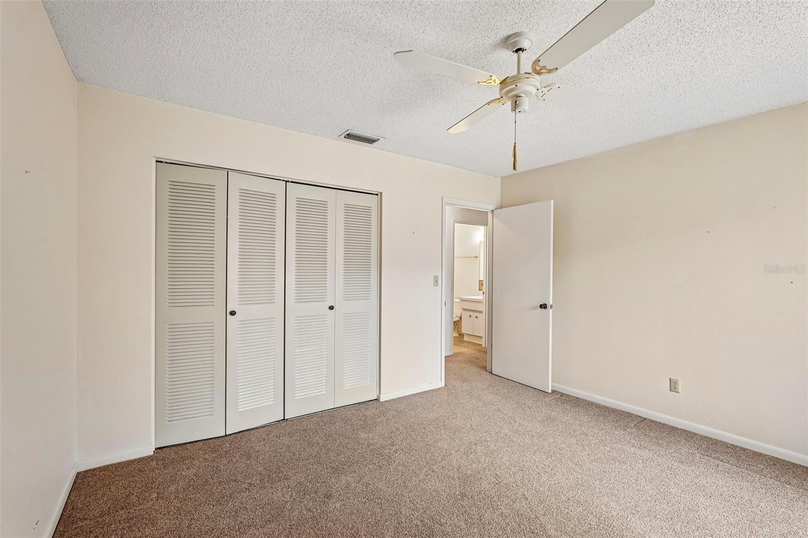 1329 NEW BEDFORD DR — photo 18