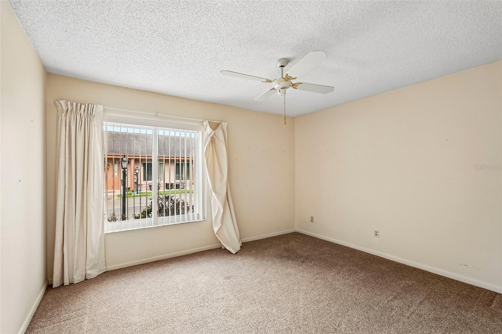 1329 NEW BEDFORD DR — photo 17