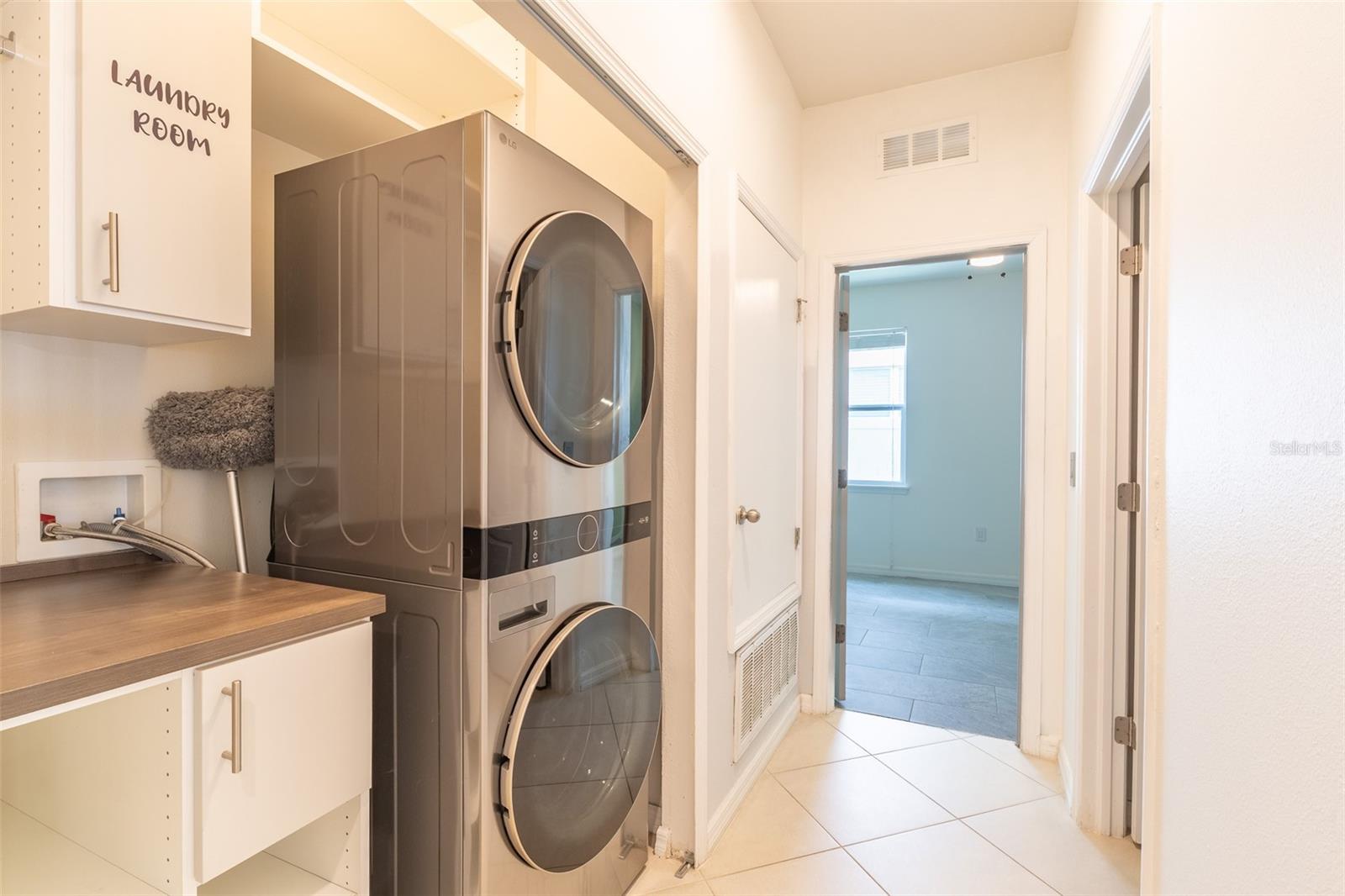 12152 LEDBURY COMMONS DR — photo 37