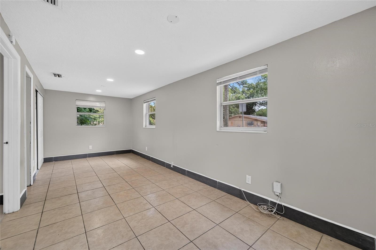 1703 E IDELL ST — photo 20