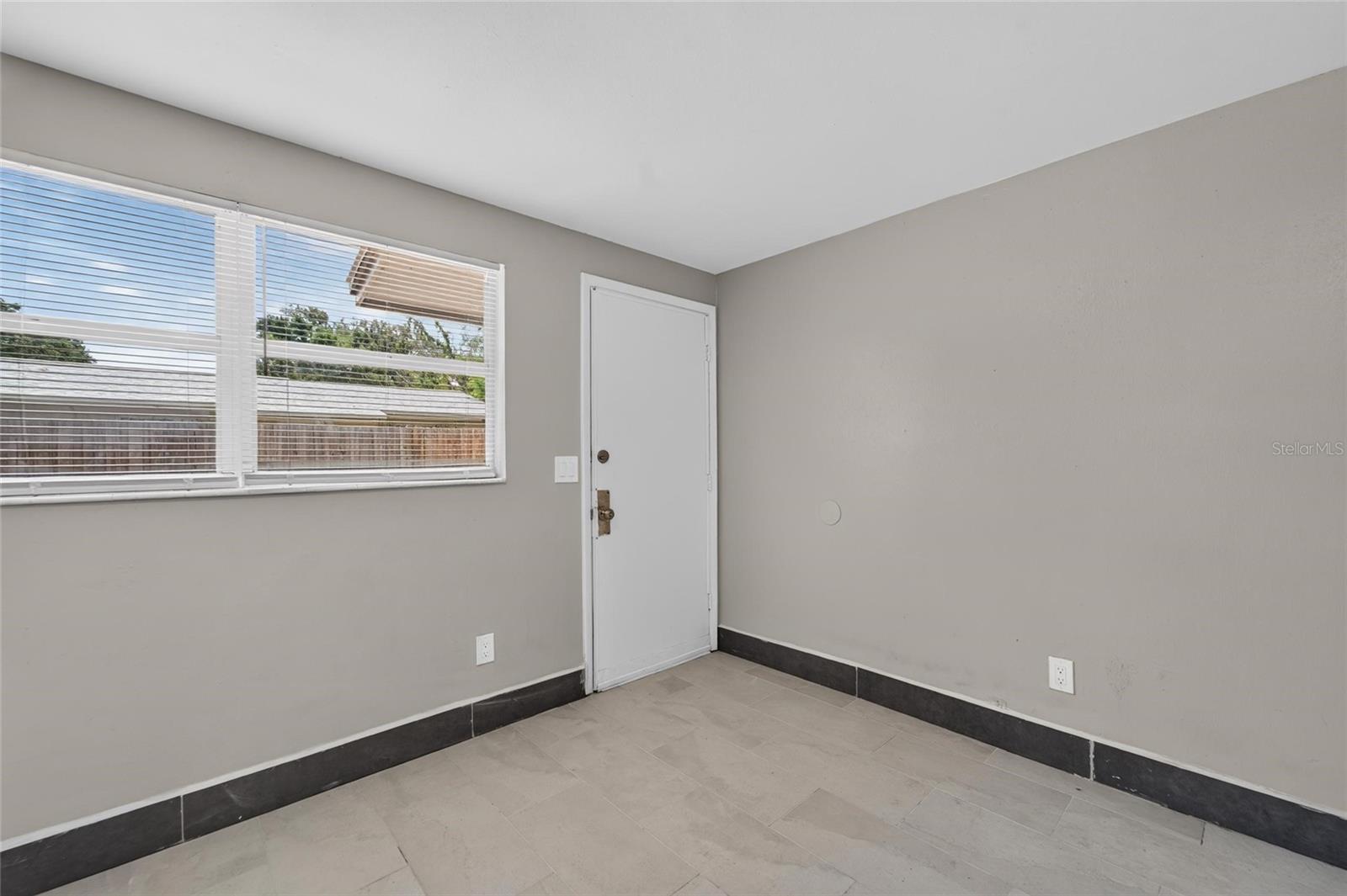 1703 E IDELL ST — photo 3