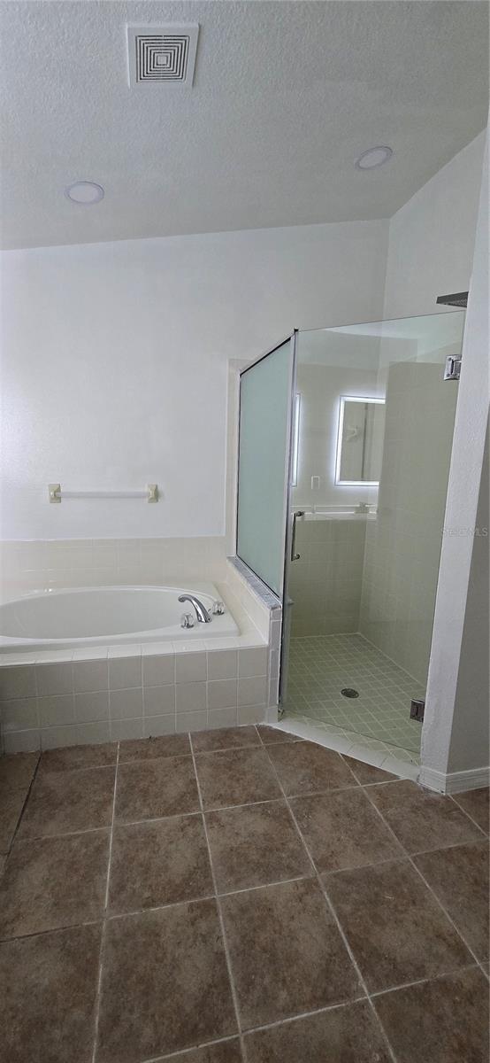 1810 GREYSTONE HEIGHTS DR — photo 34