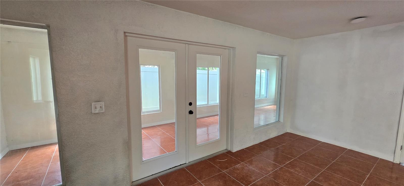 1810 GREYSTONE HEIGHTS DR — photo 31