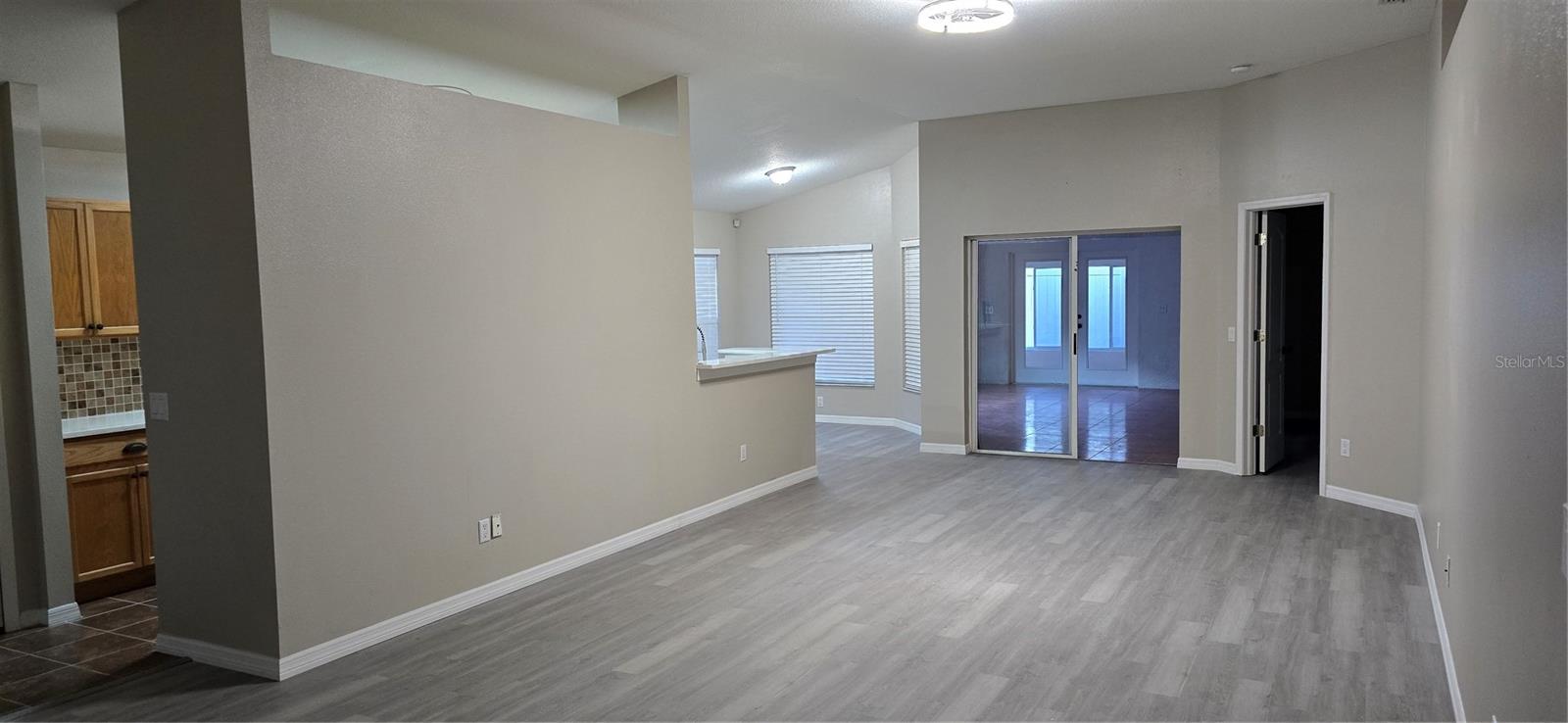 1810 GREYSTONE HEIGHTS DR — photo 9
