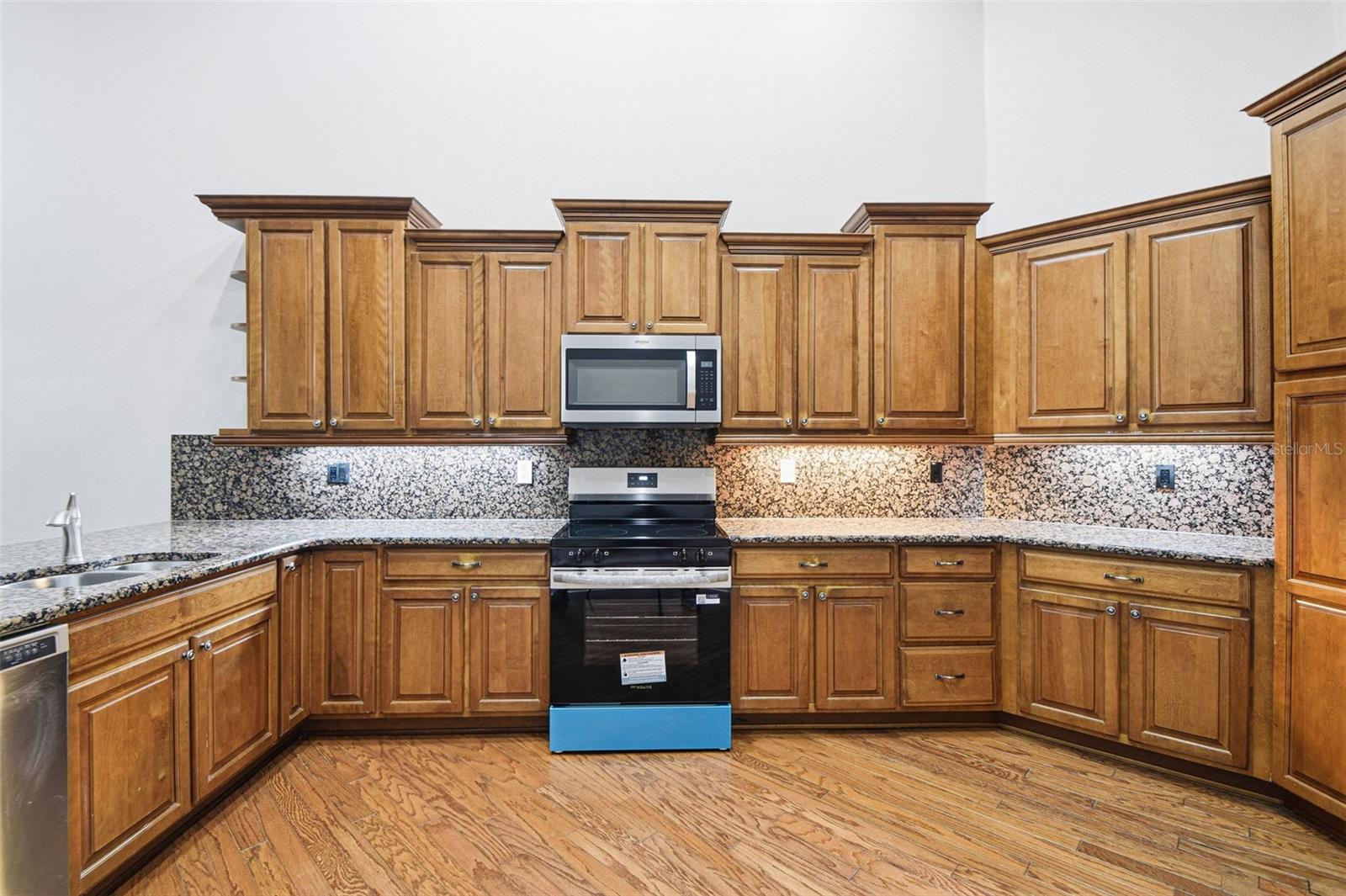 9009 RIVERVIEW DR — photo 22