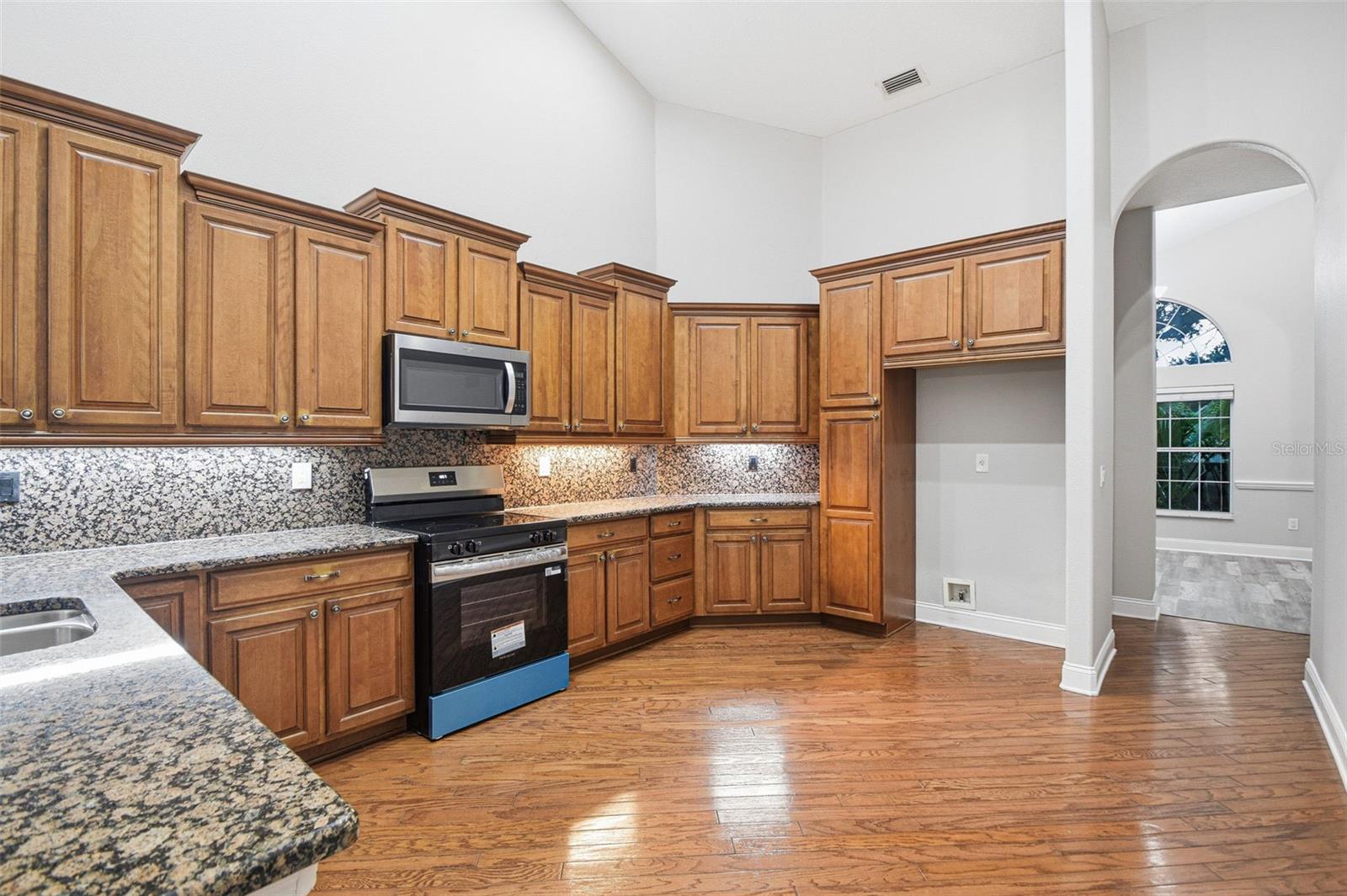 9009 RIVERVIEW DR — photo 21