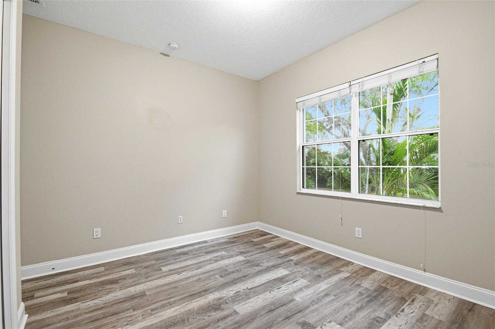9009 RIVERVIEW DR — photo 28