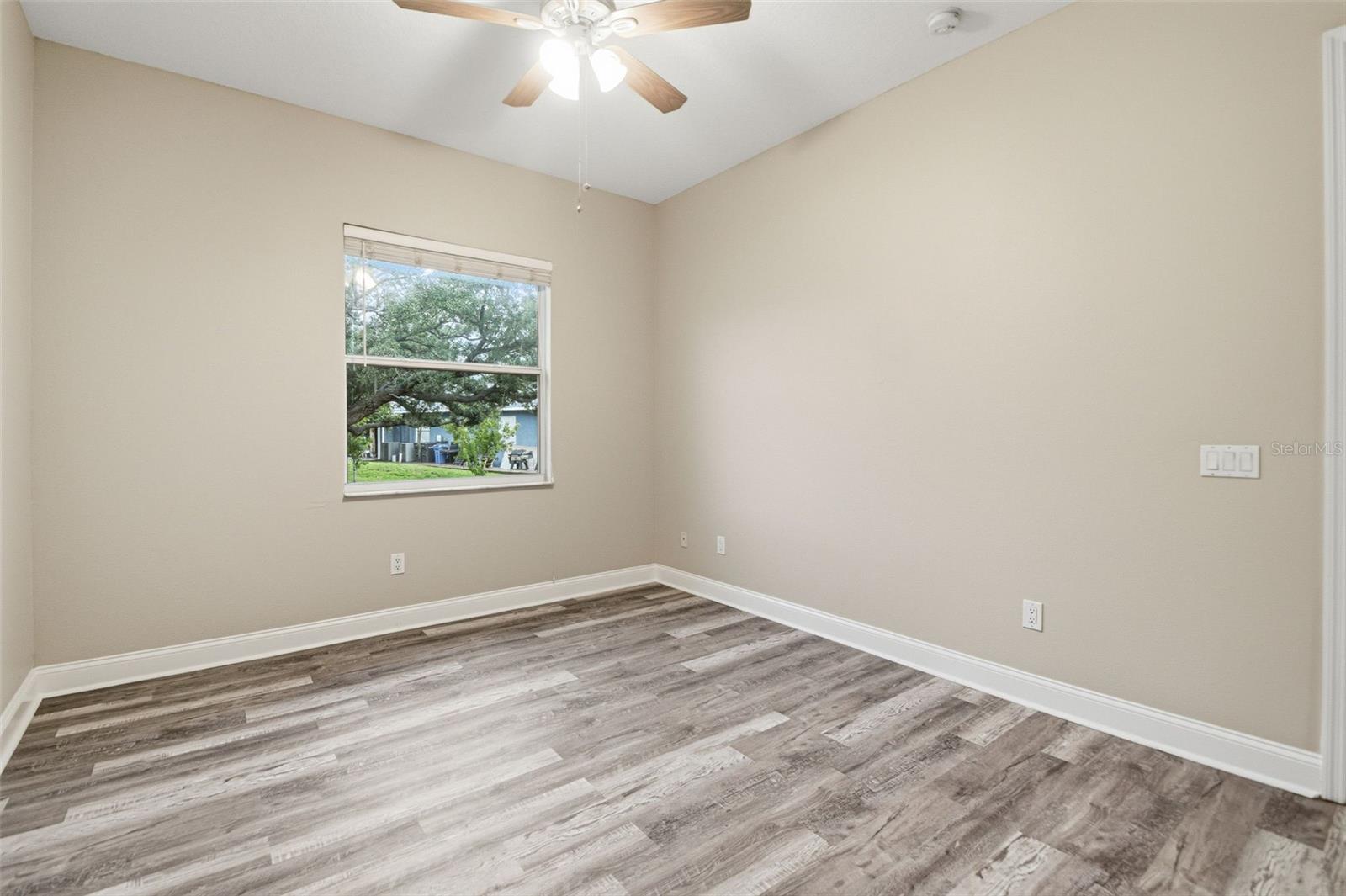 9009 RIVERVIEW DR — photo 31